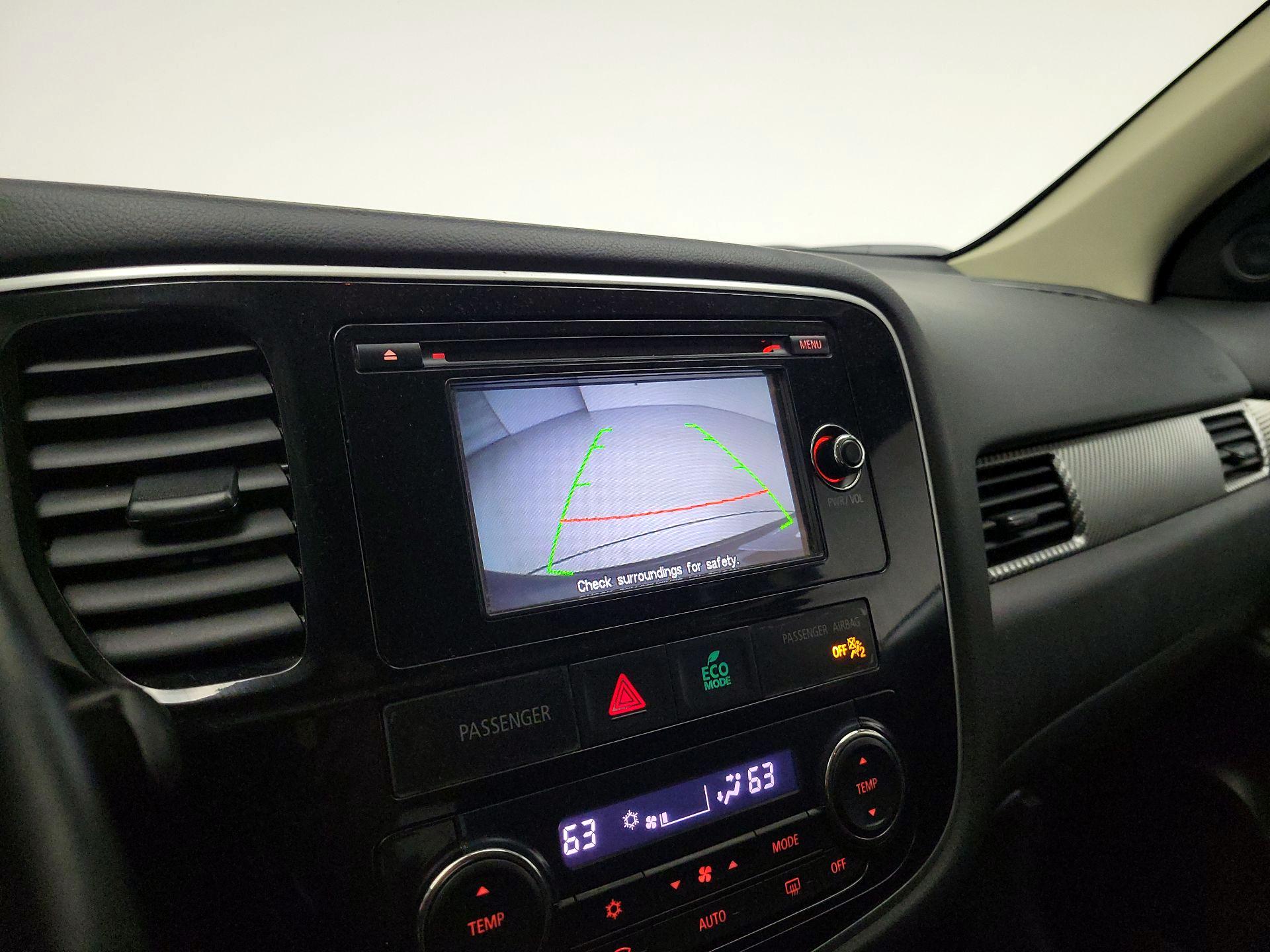 Thumbnail: 2014 Mitsubishi Outlander - 14