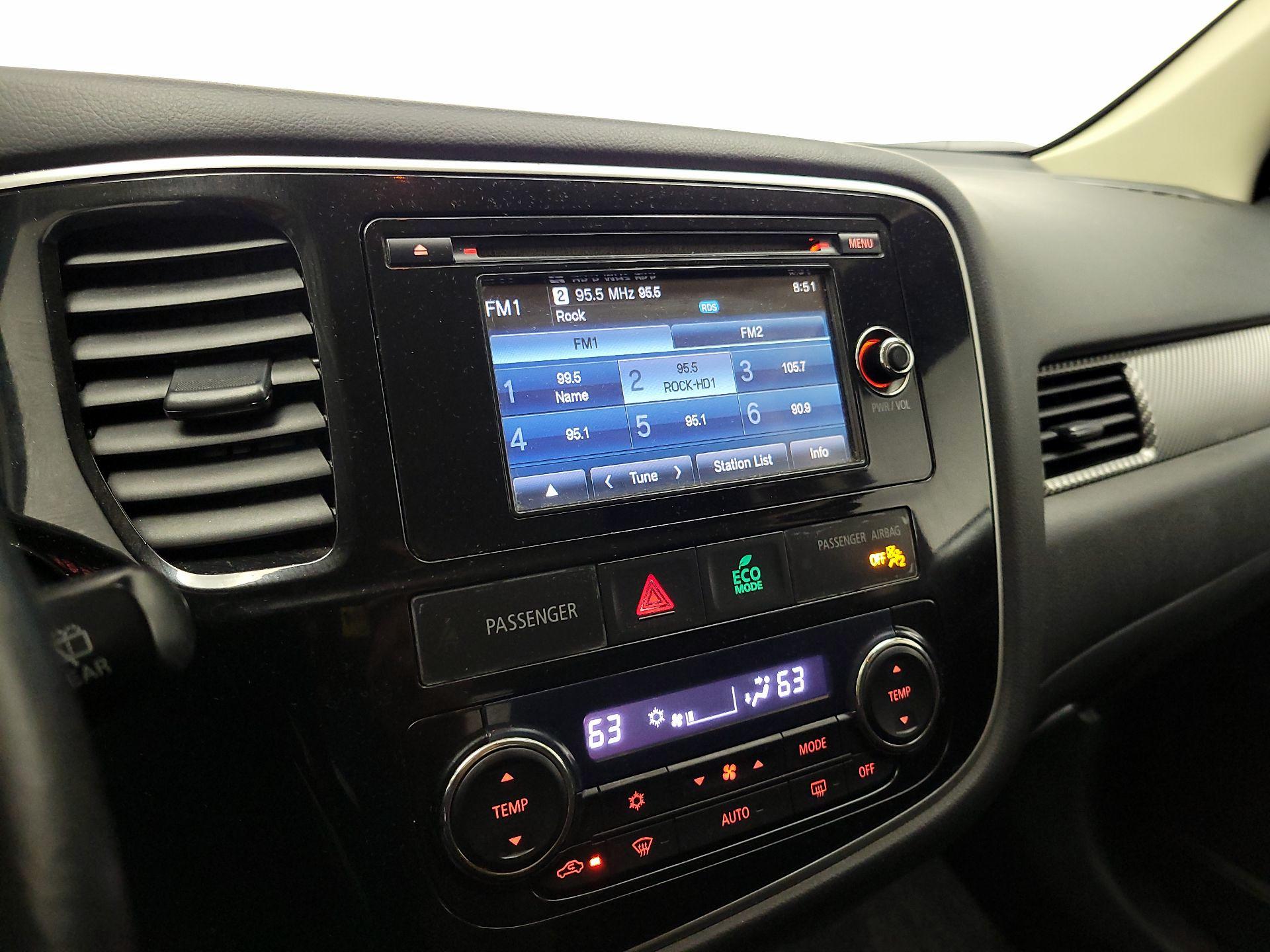 Thumbnail: 2014 Mitsubishi Outlander - 15