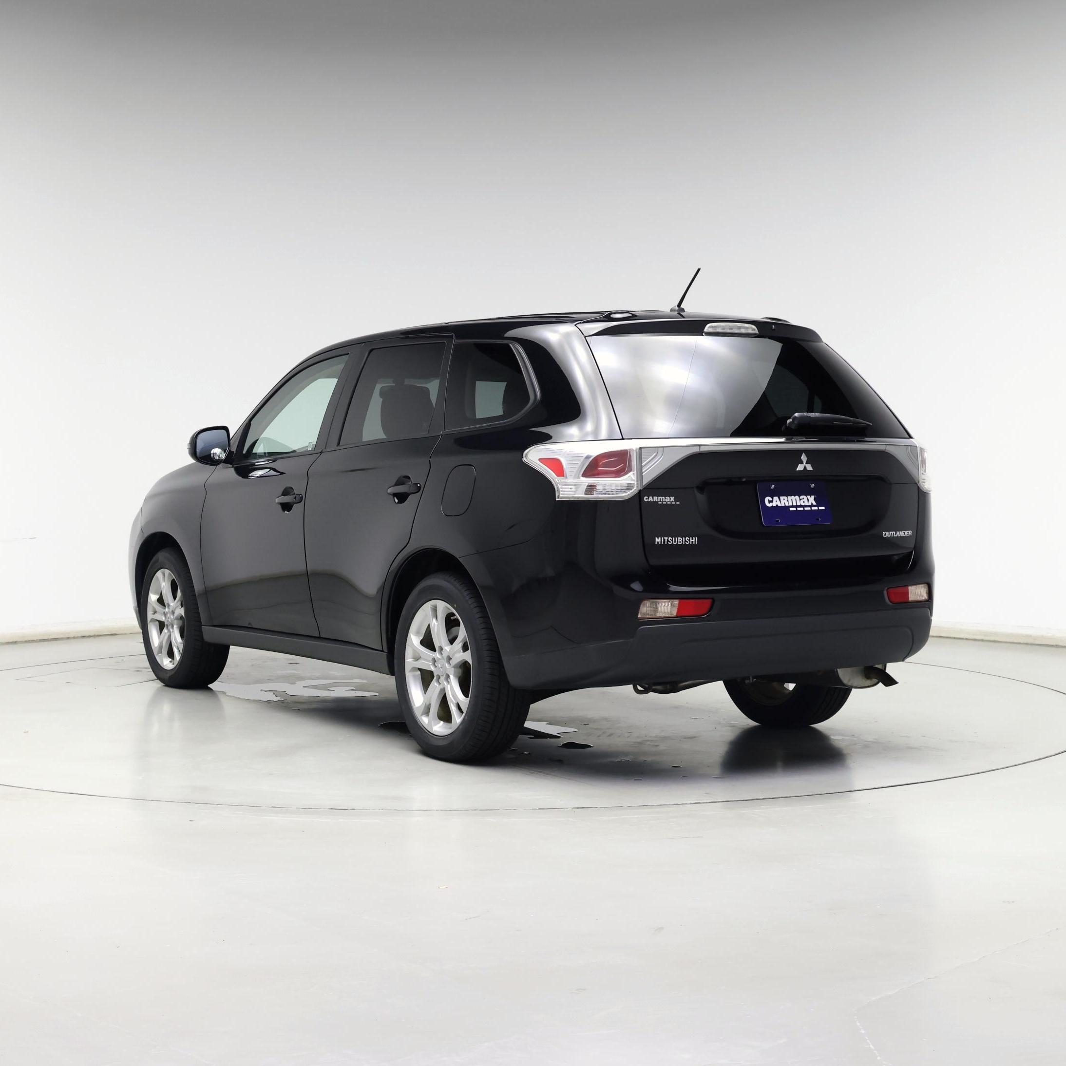 Thumbnail: 2014 Mitsubishi Outlander - 2