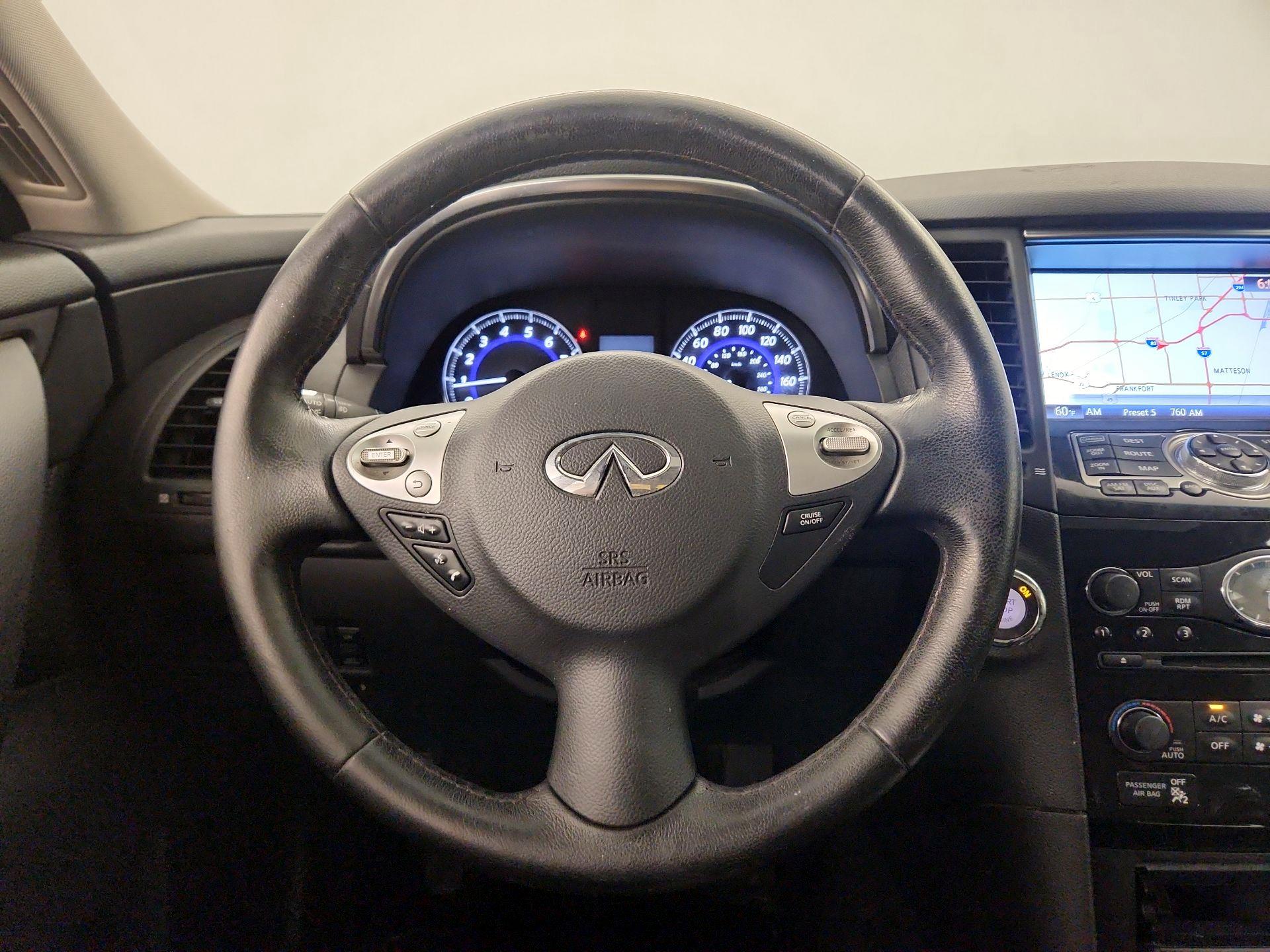Thumbnail: 2016 INFINITI QX70 - 10