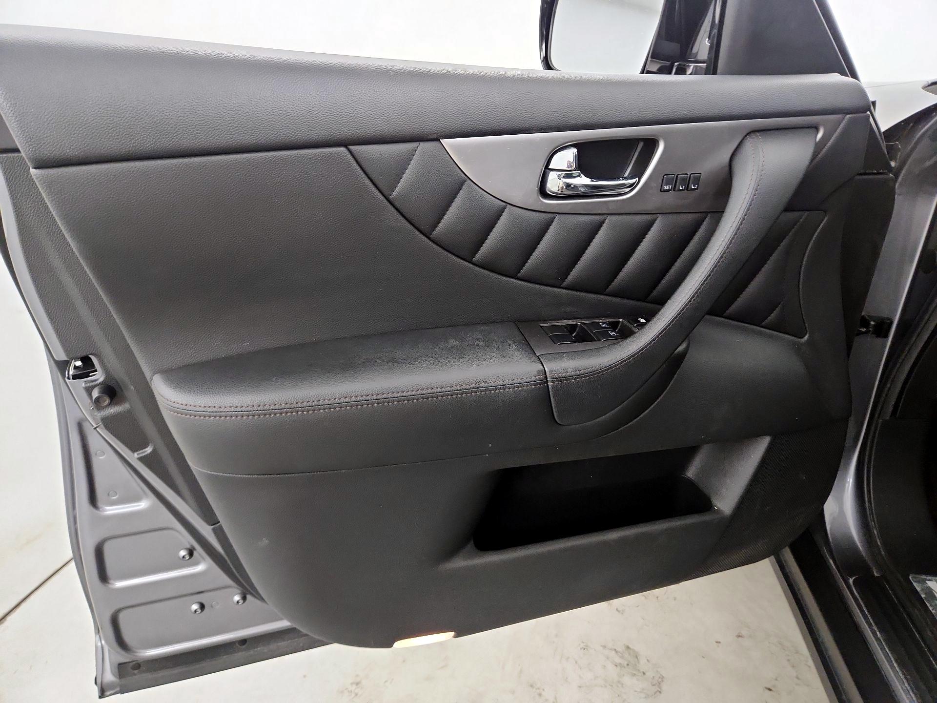 Thumbnail: 2016 INFINITI QX70 - 12