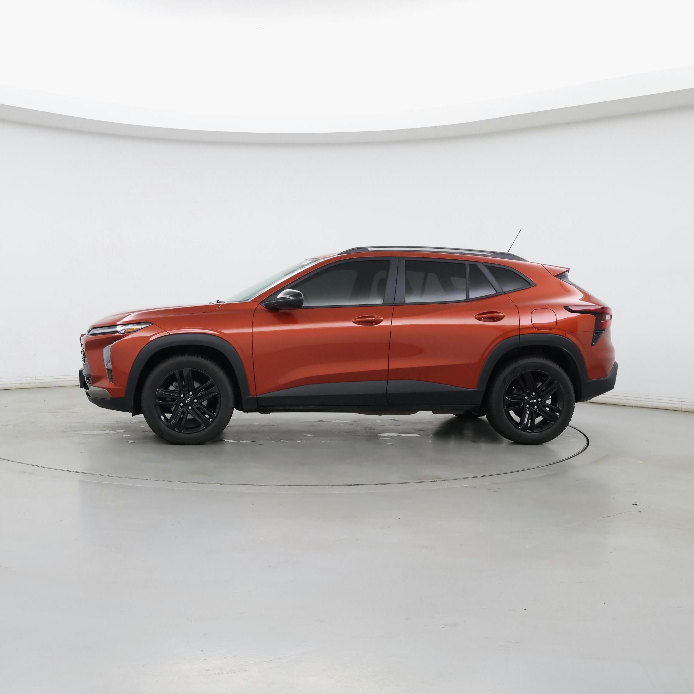 Thumbnail: 2024 Chevrolet Trax - 3