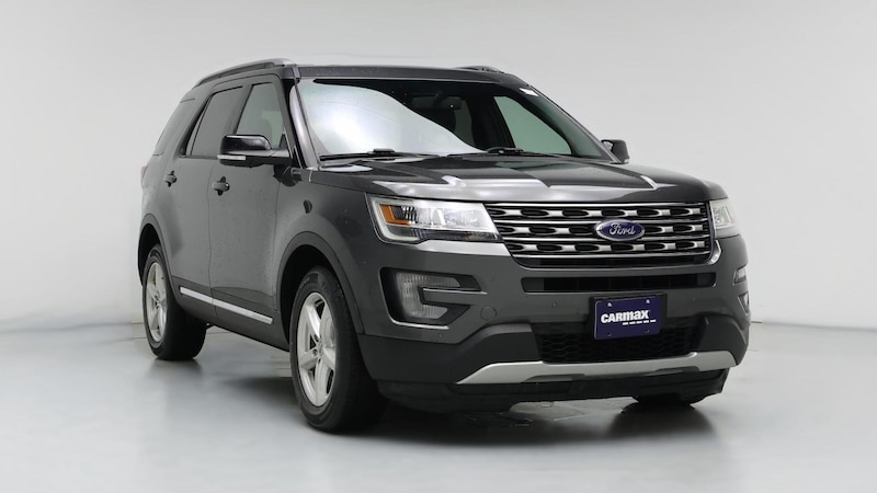 2017 Ford Explorer XLT Hero Image
