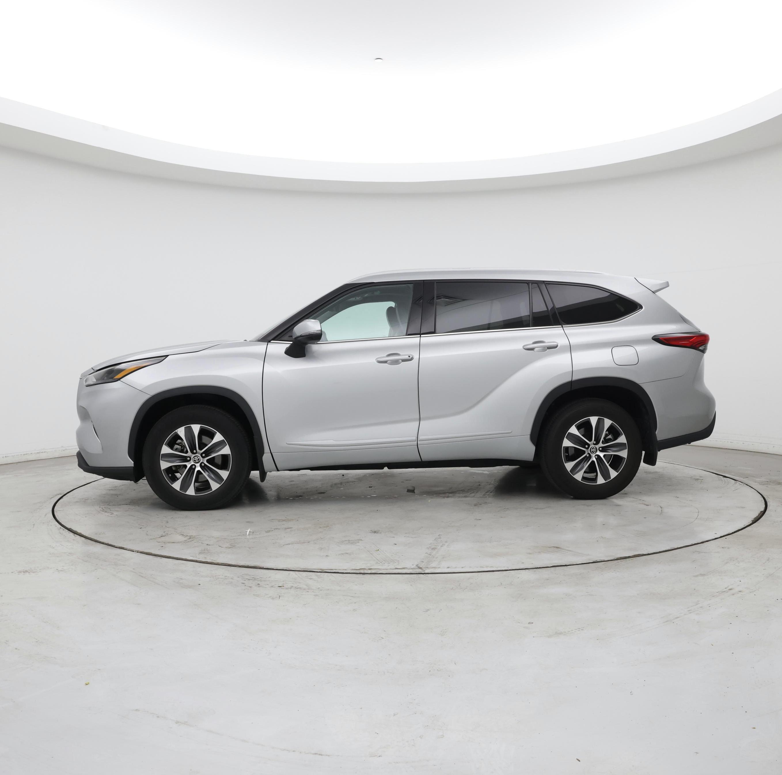 Thumbnail: 2022 Toyota Highlander - 3
