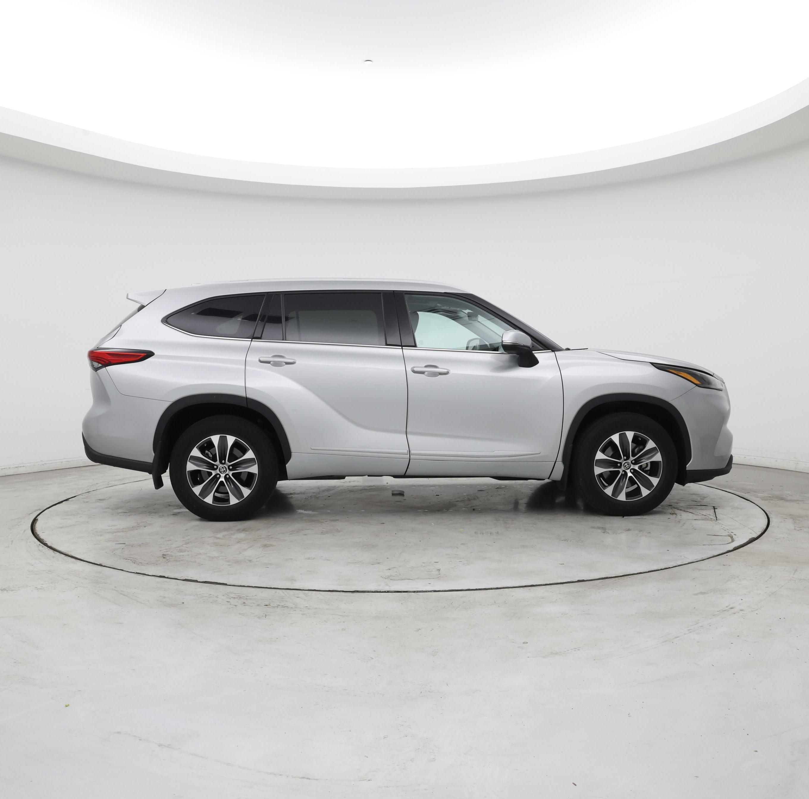 Thumbnail: 2022 Toyota Highlander - 7