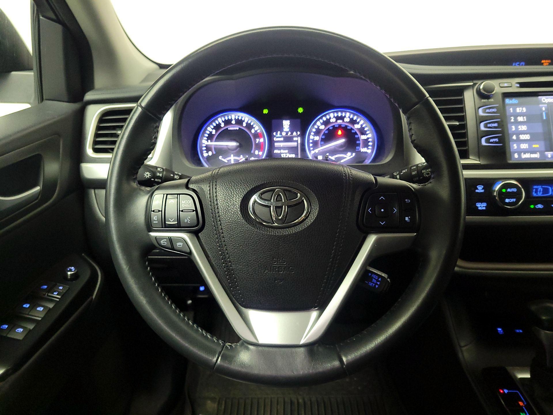 Thumbnail: 2016 Toyota Highlander - 10