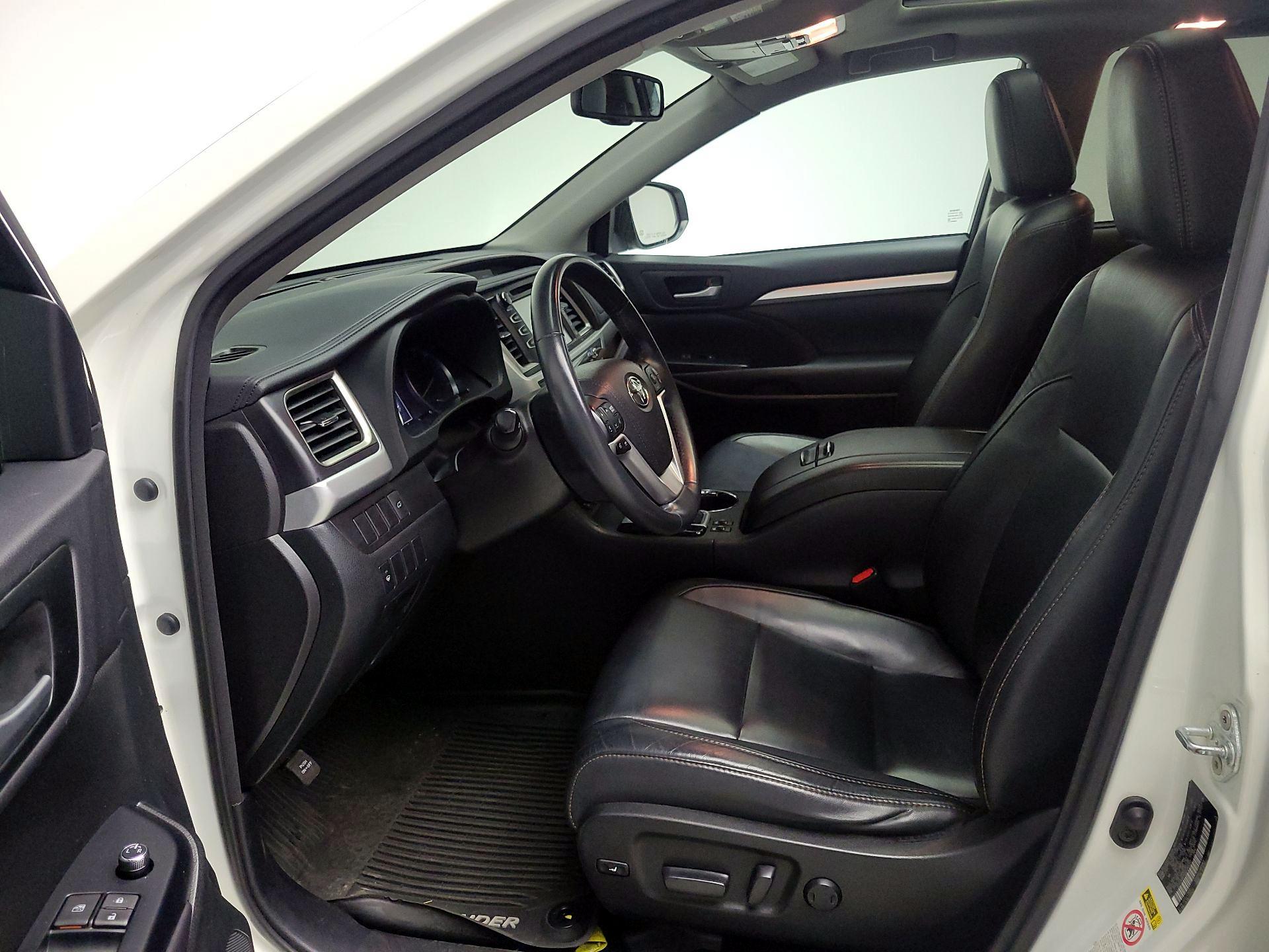 Thumbnail: 2016 Toyota Highlander - 11