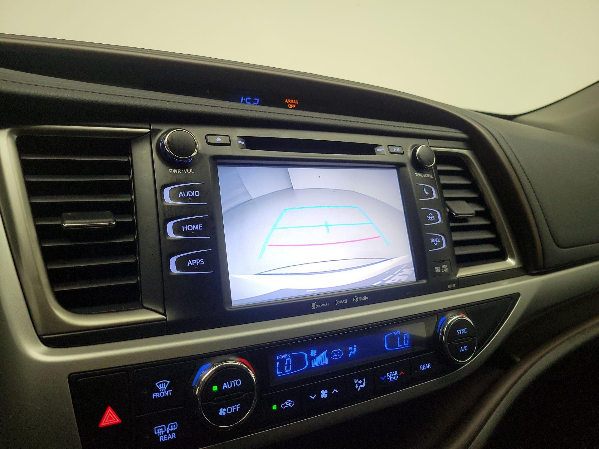 Thumbnail: 2016 Toyota Highlander - 15