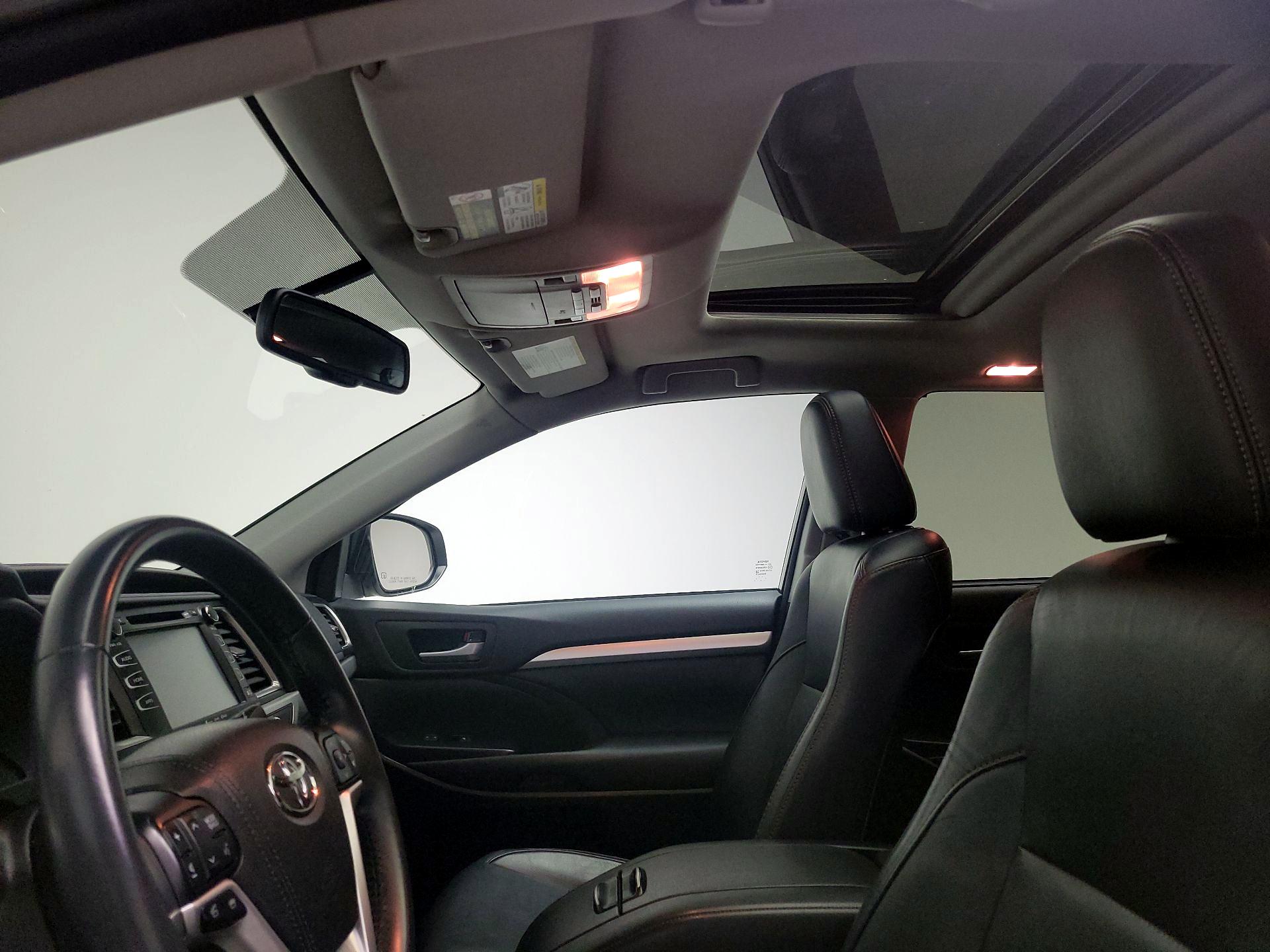 Thumbnail: 2016 Toyota Highlander - 20