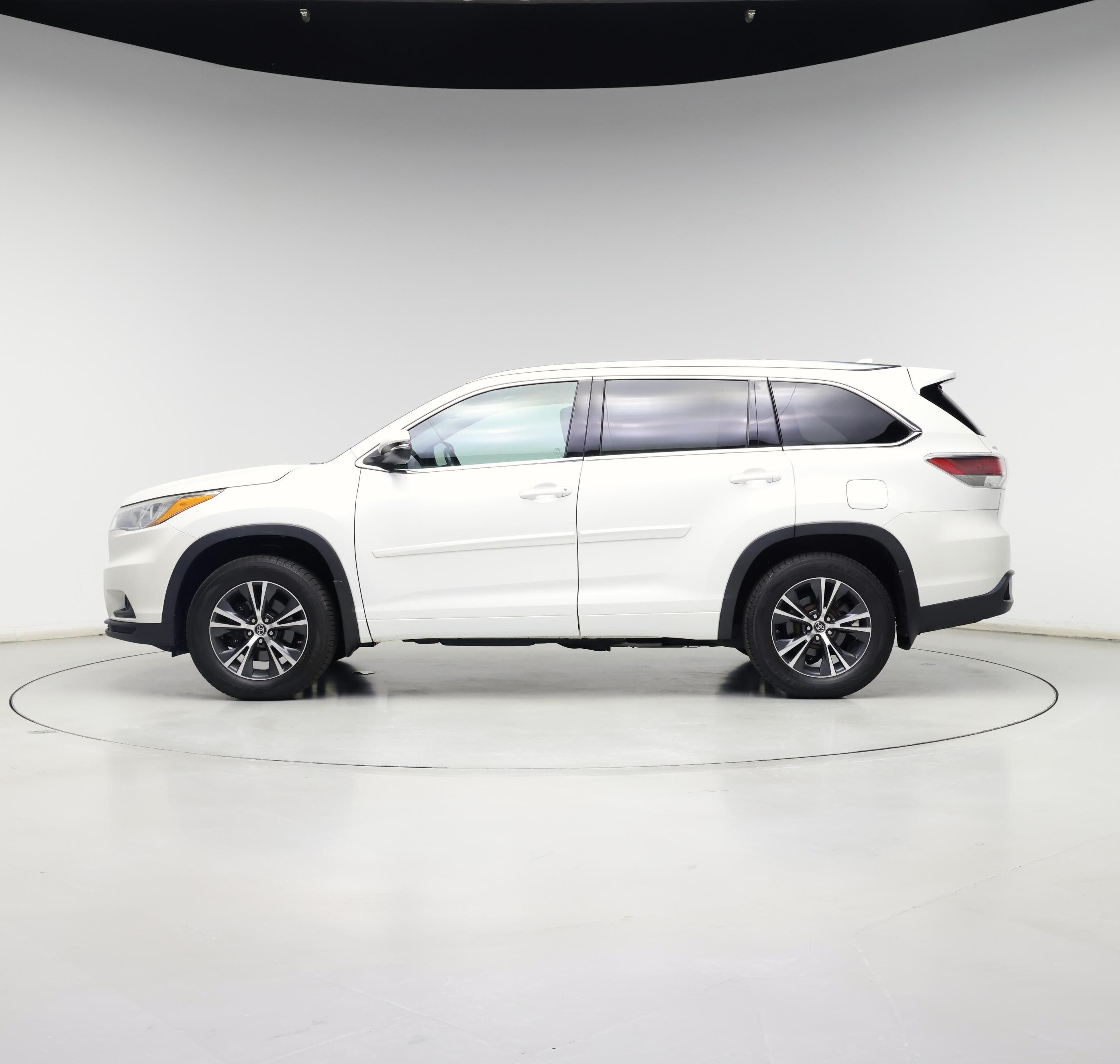 Thumbnail: 2016 Toyota Highlander - 3
