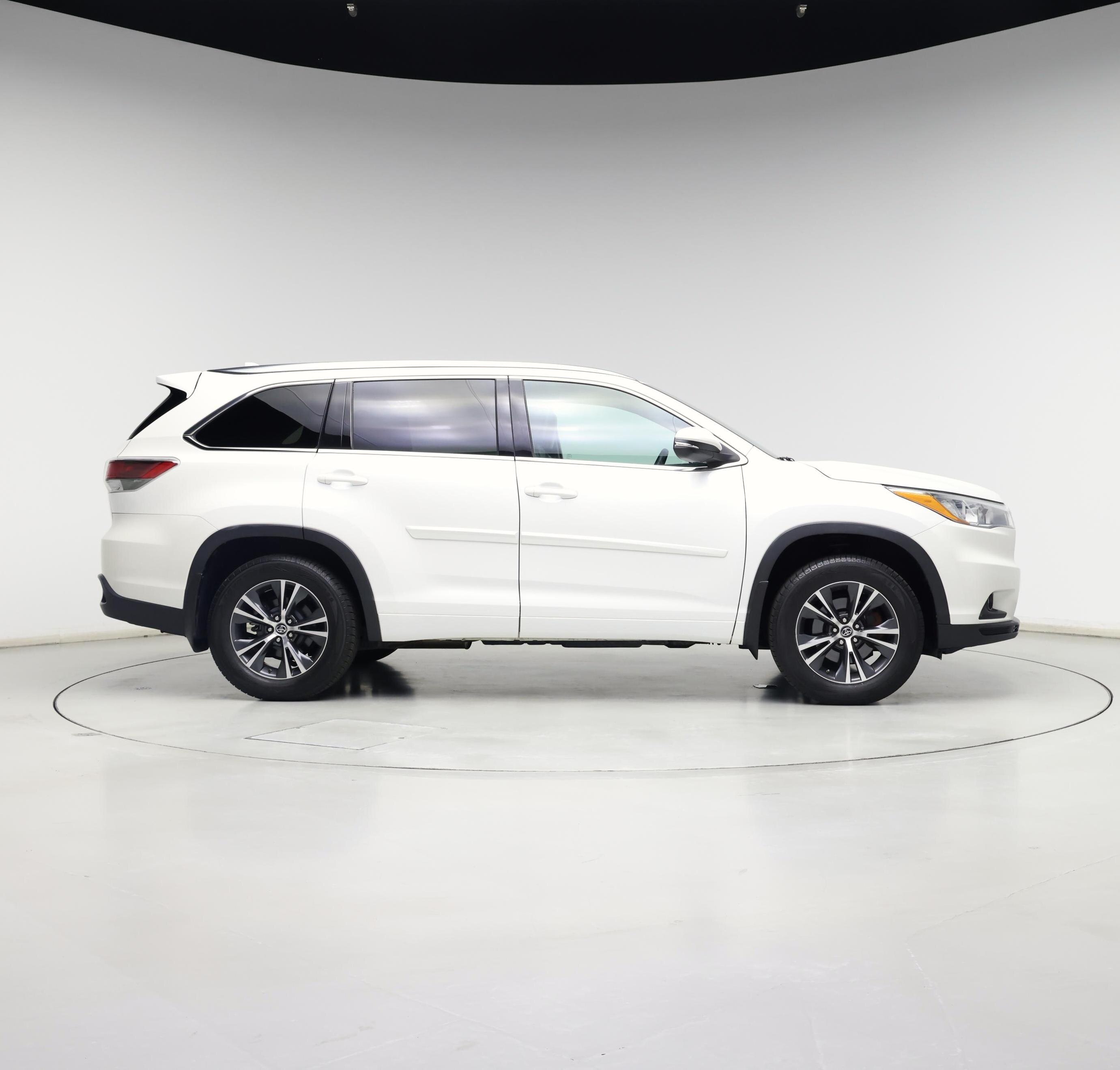 Thumbnail: 2016 Toyota Highlander - 7