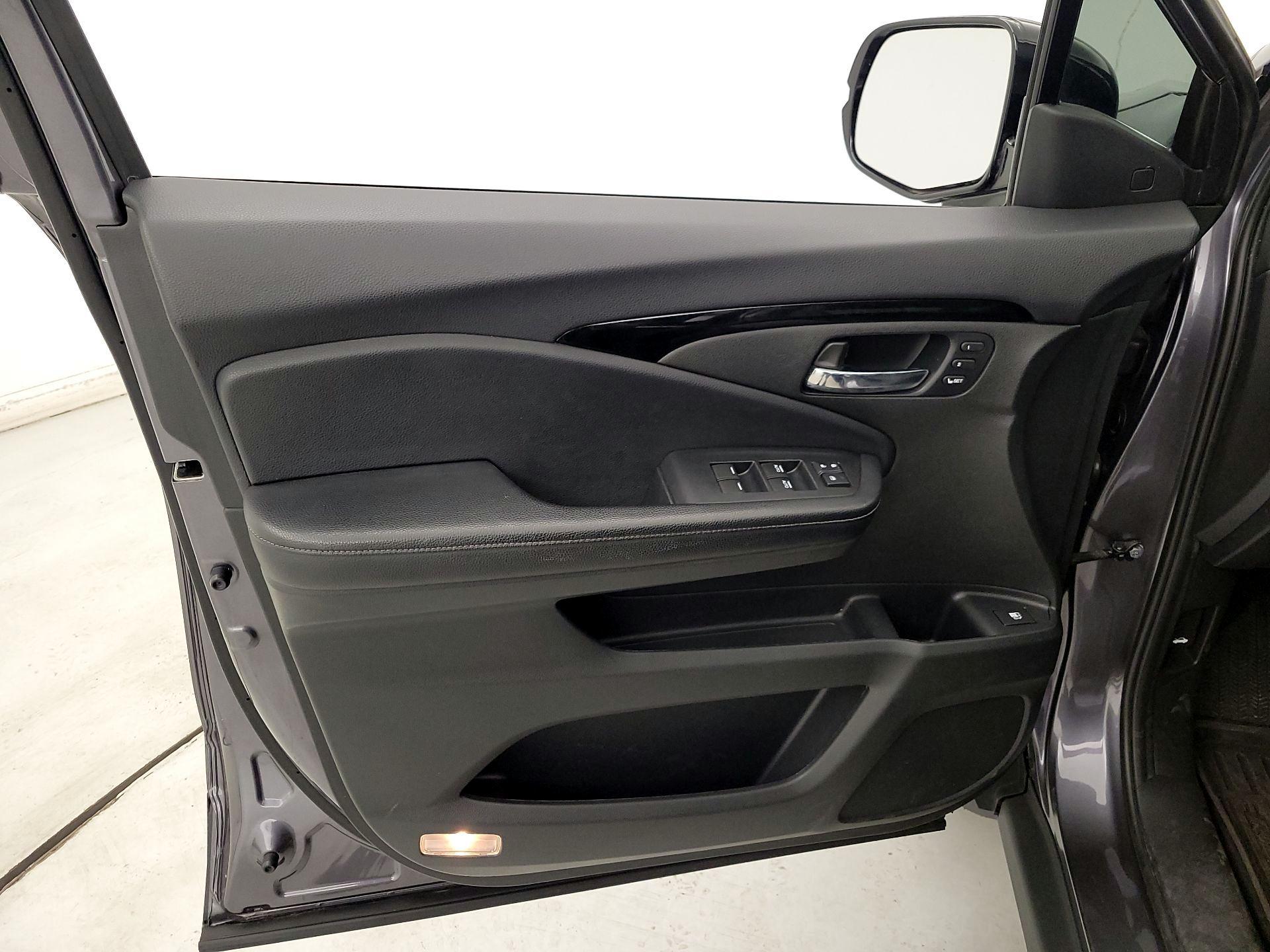 Thumbnail: 2019 Honda Ridgeline - 12