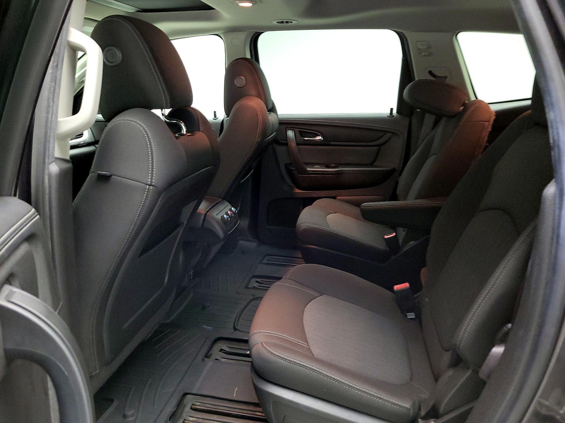 Thumbnail: 2015 Chevrolet Traverse - 17