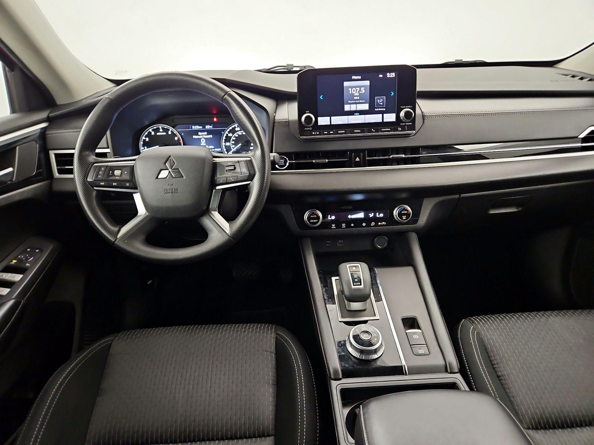Thumbnail: 2022 Mitsubishi Outlander - 9