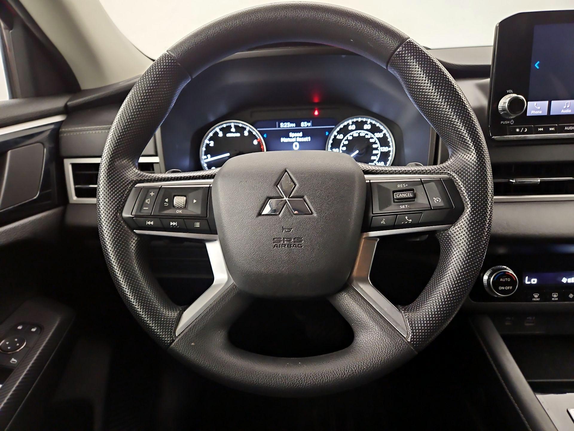 Thumbnail: 2022 Mitsubishi Outlander - 10