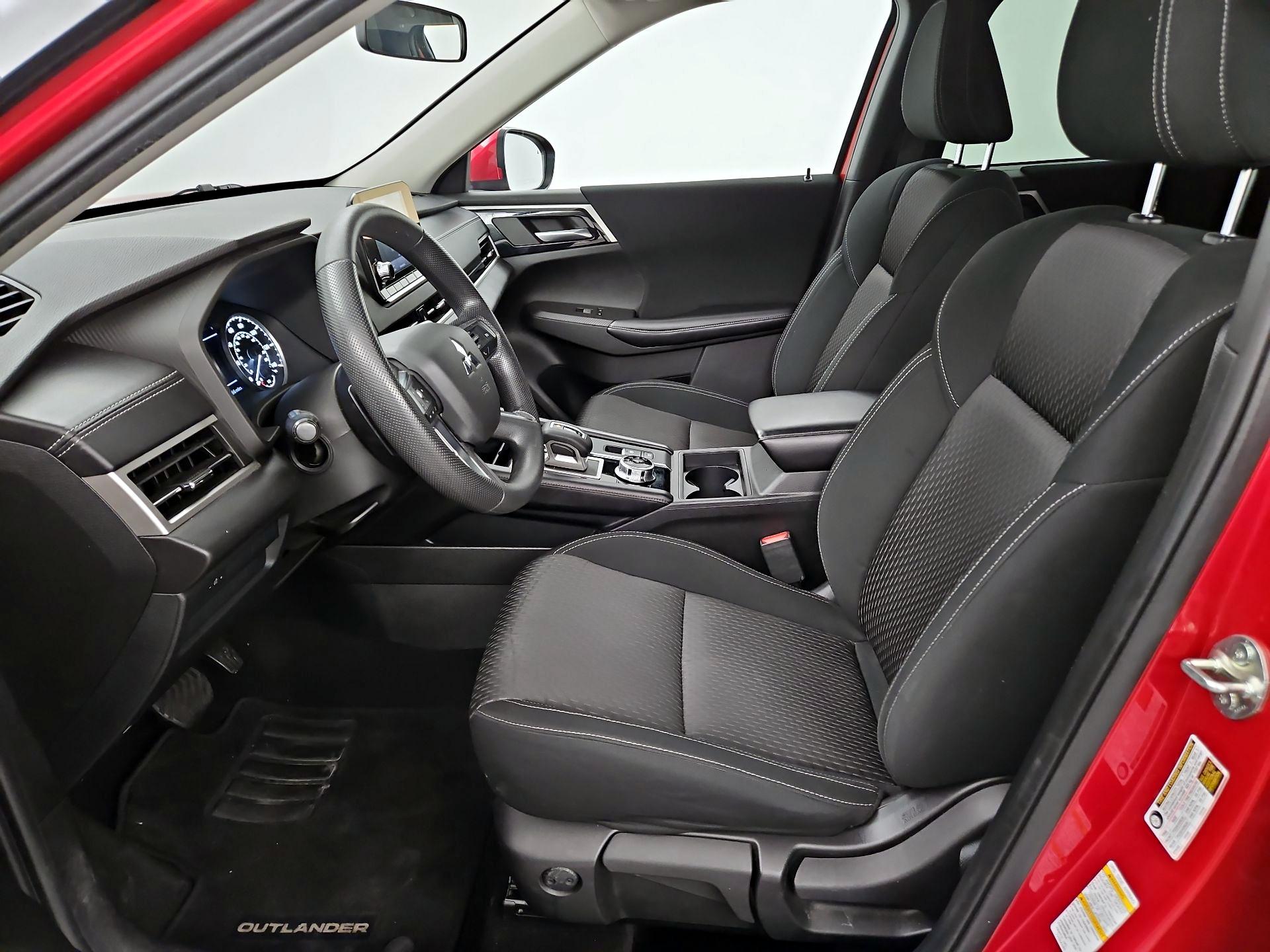 Thumbnail: 2022 Mitsubishi Outlander - 11