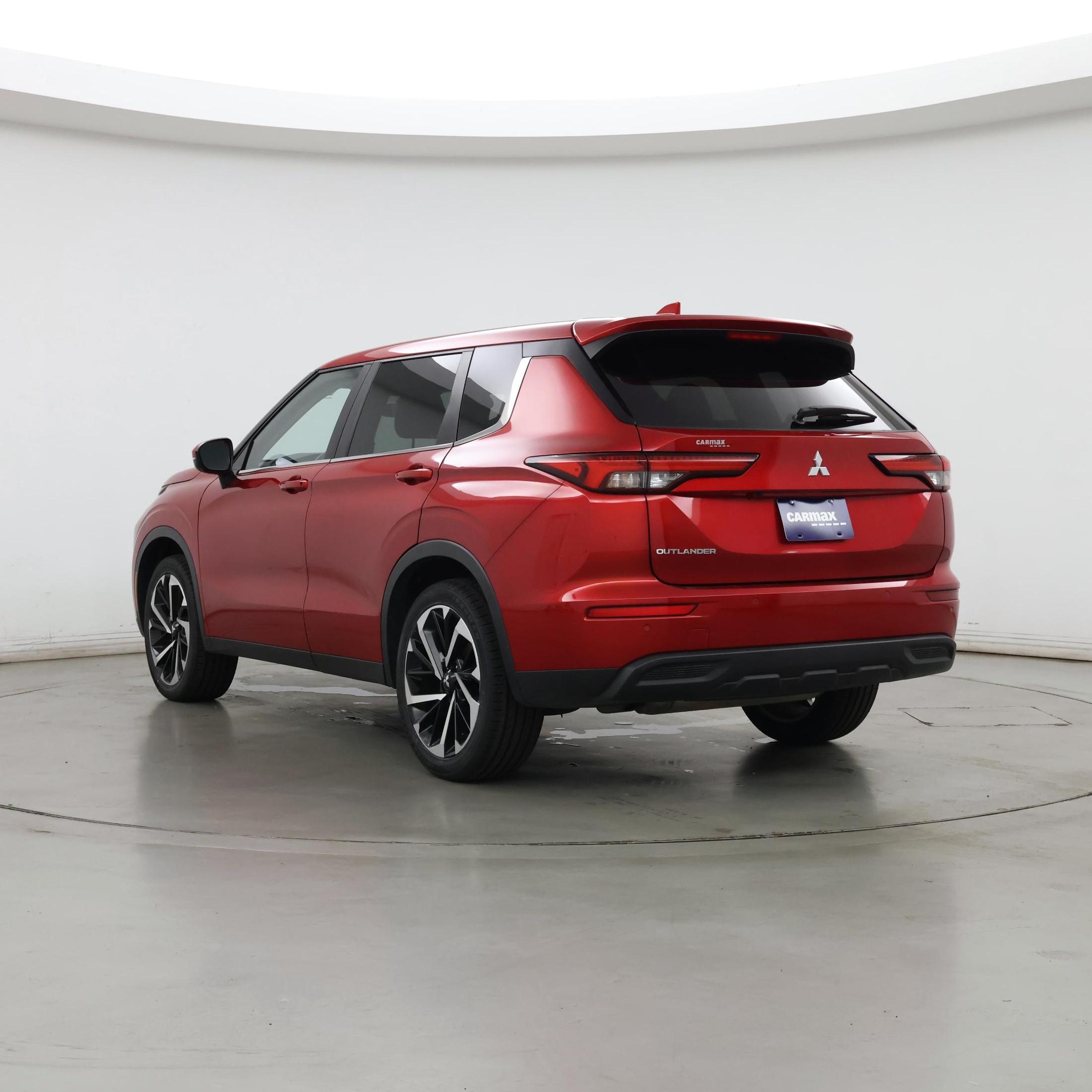 Thumbnail: 2022 Mitsubishi Outlander - 2