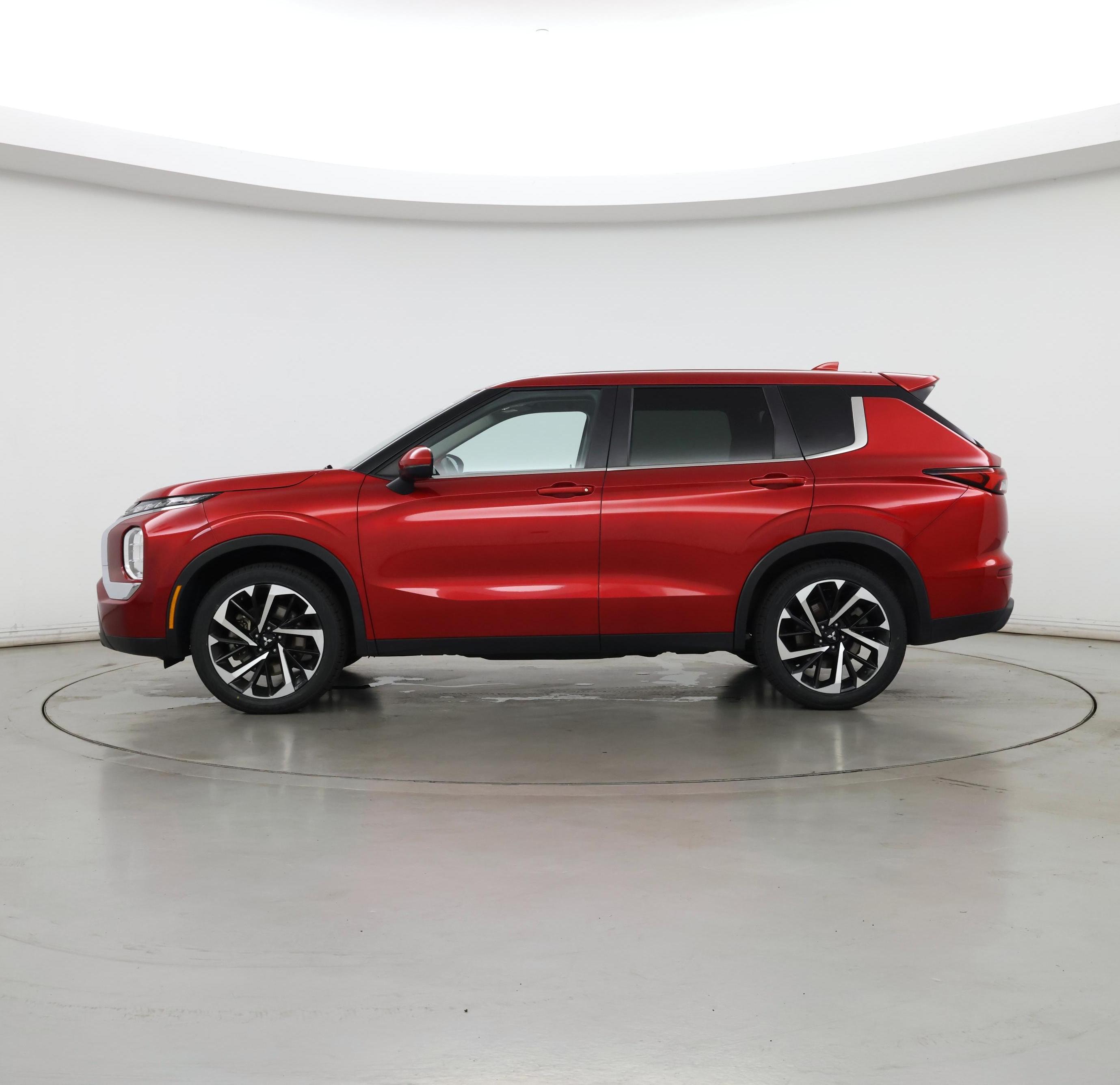 Thumbnail: 2022 Mitsubishi Outlander - 3