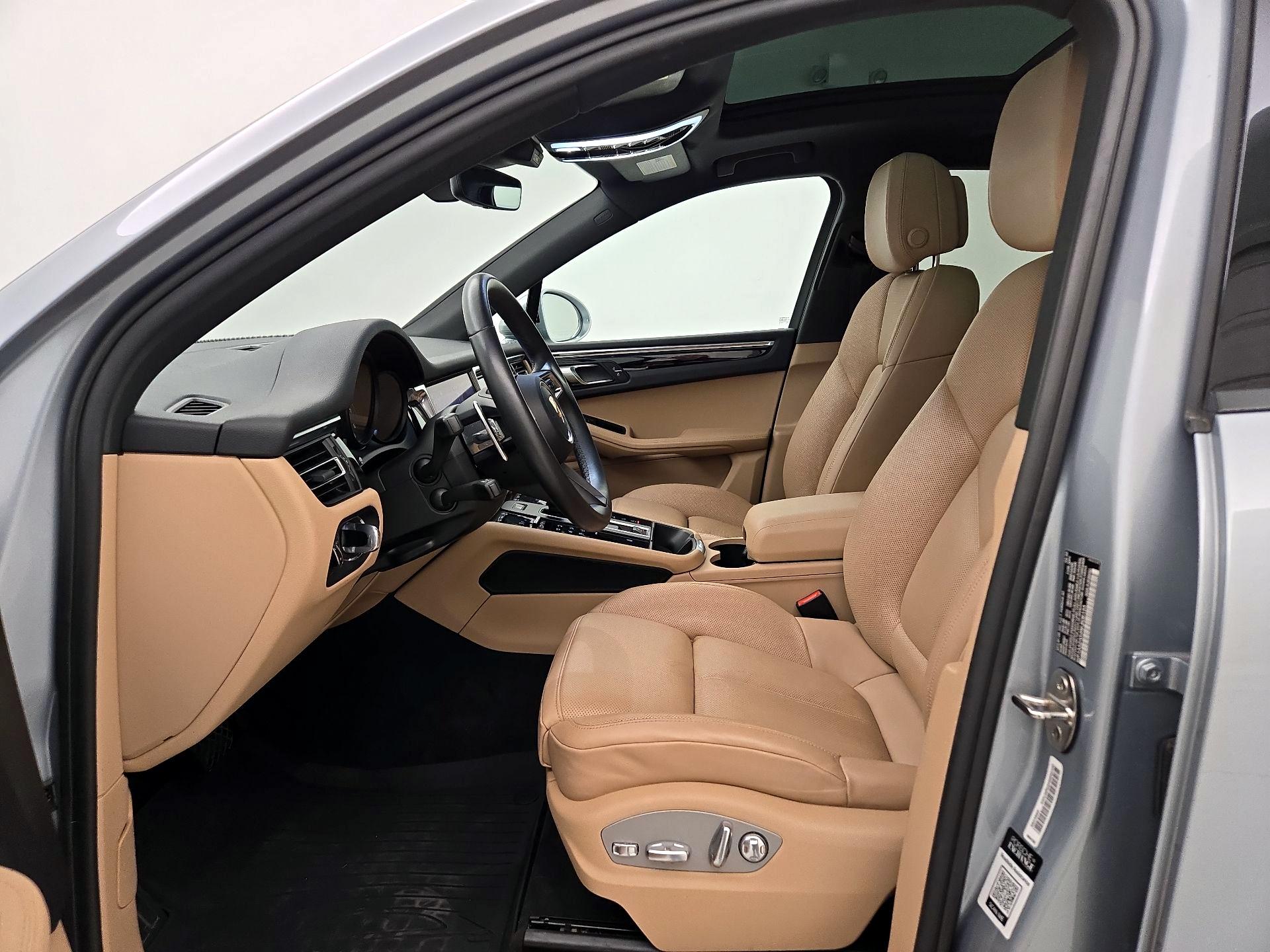 Thumbnail: 2022 Porsche Macan - 11