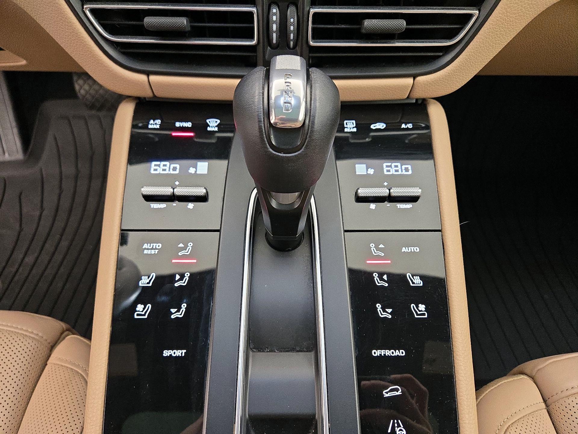 Thumbnail: 2022 Porsche Macan - 17