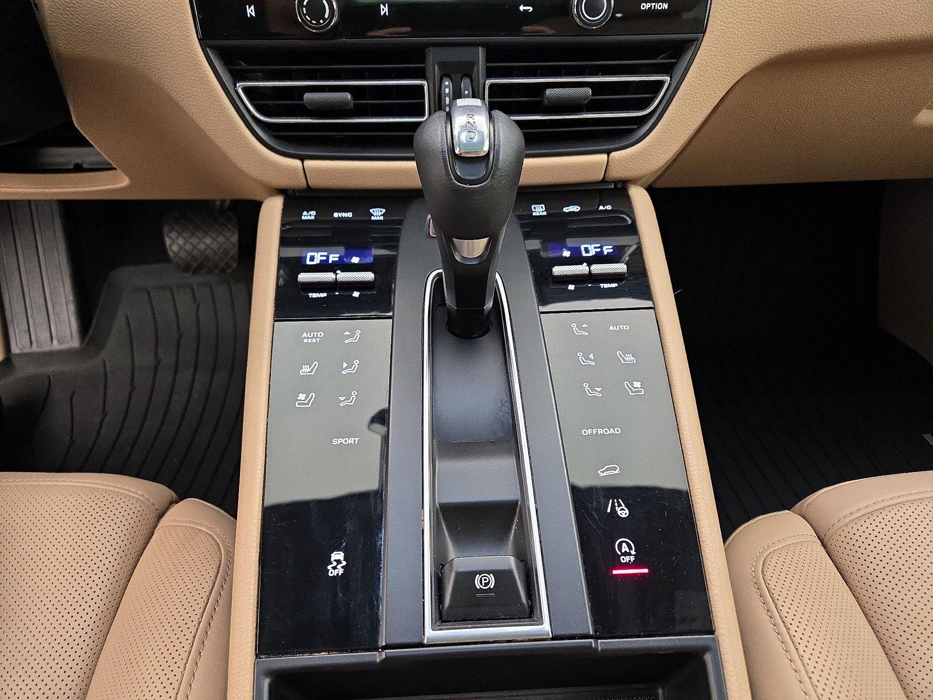 Thumbnail: 2022 Porsche Macan - 18