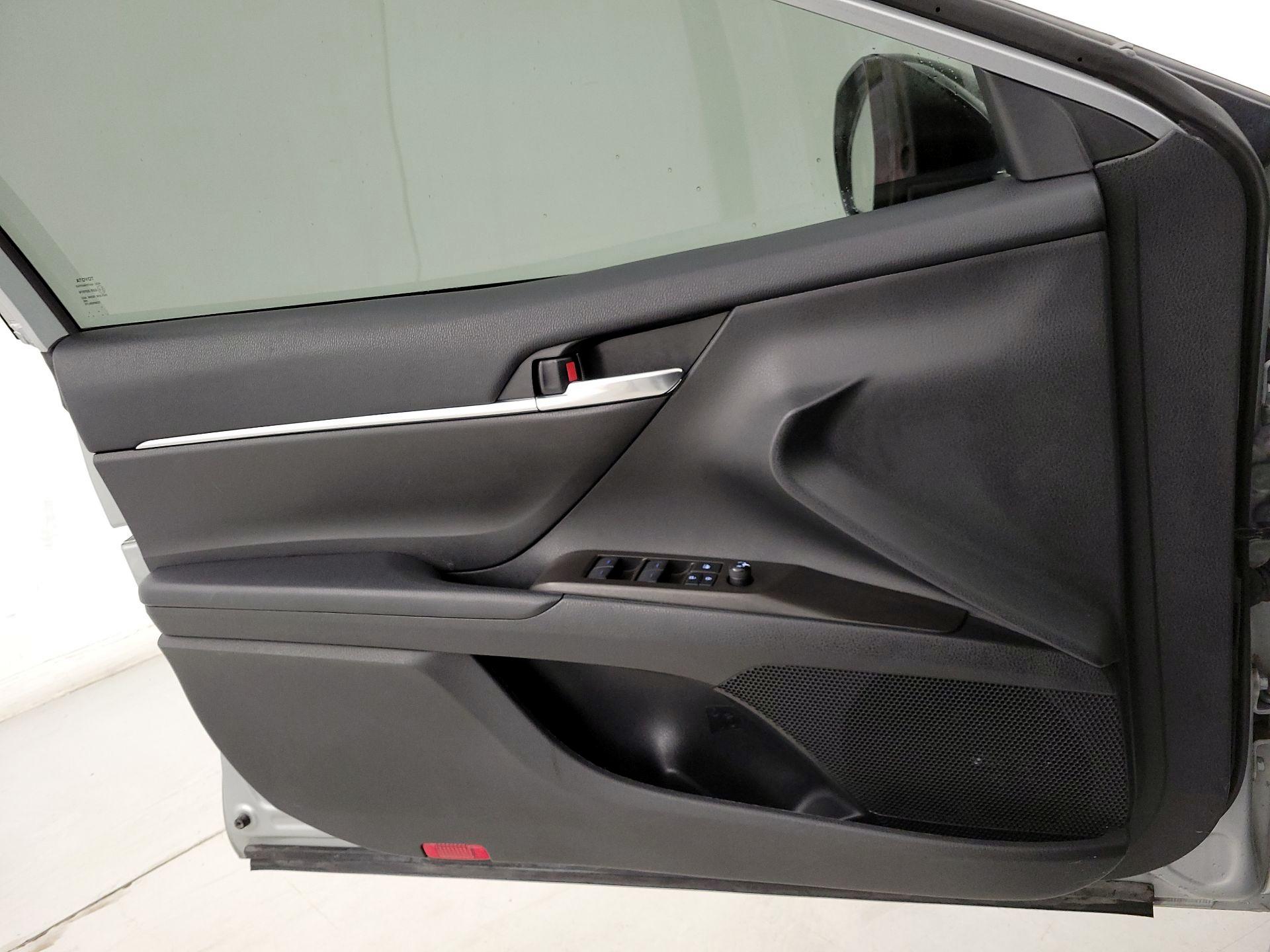 Thumbnail: 2022 Toyota Camry - 12