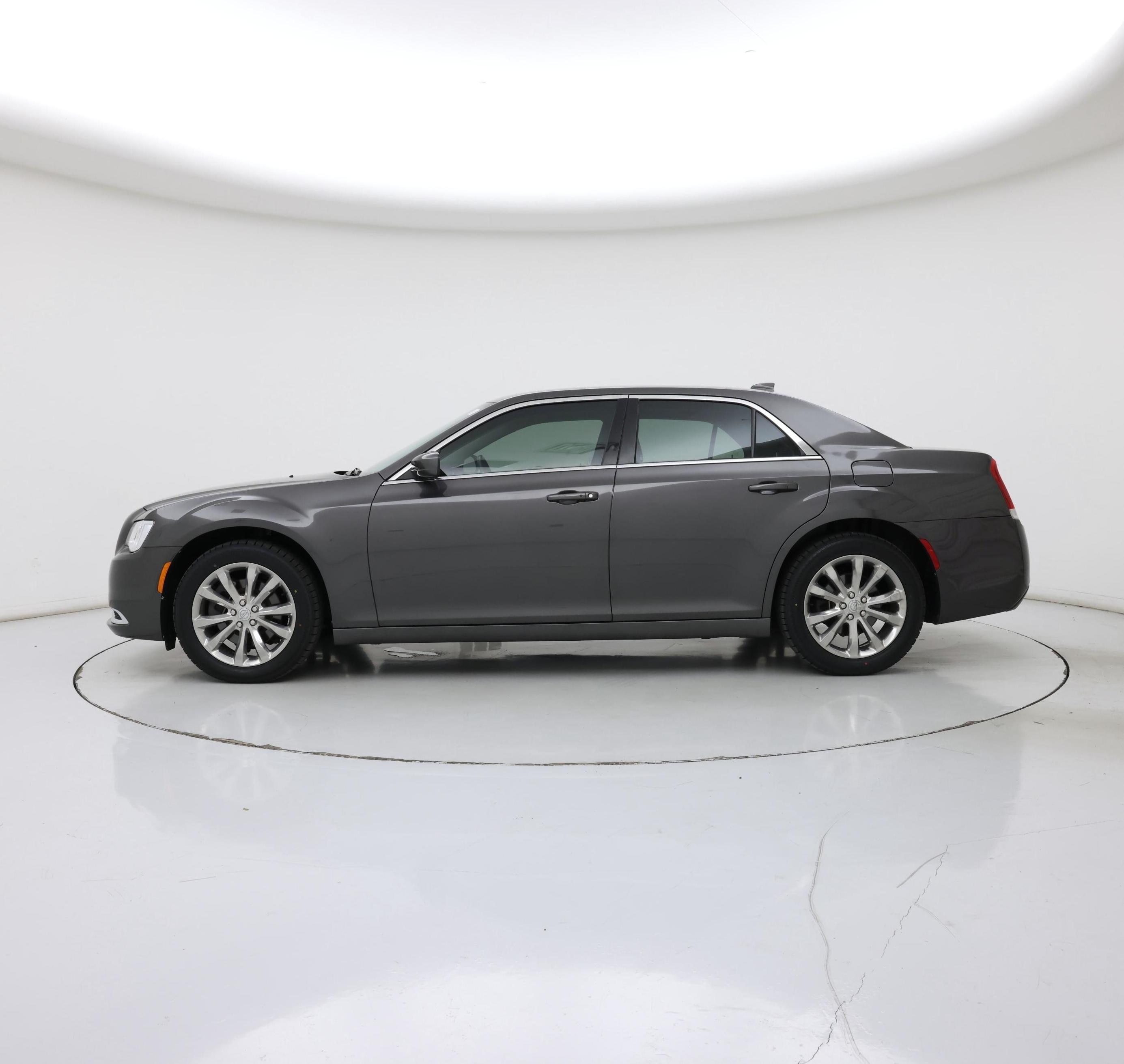 Thumbnail: 2020 Chrysler 300 - 3