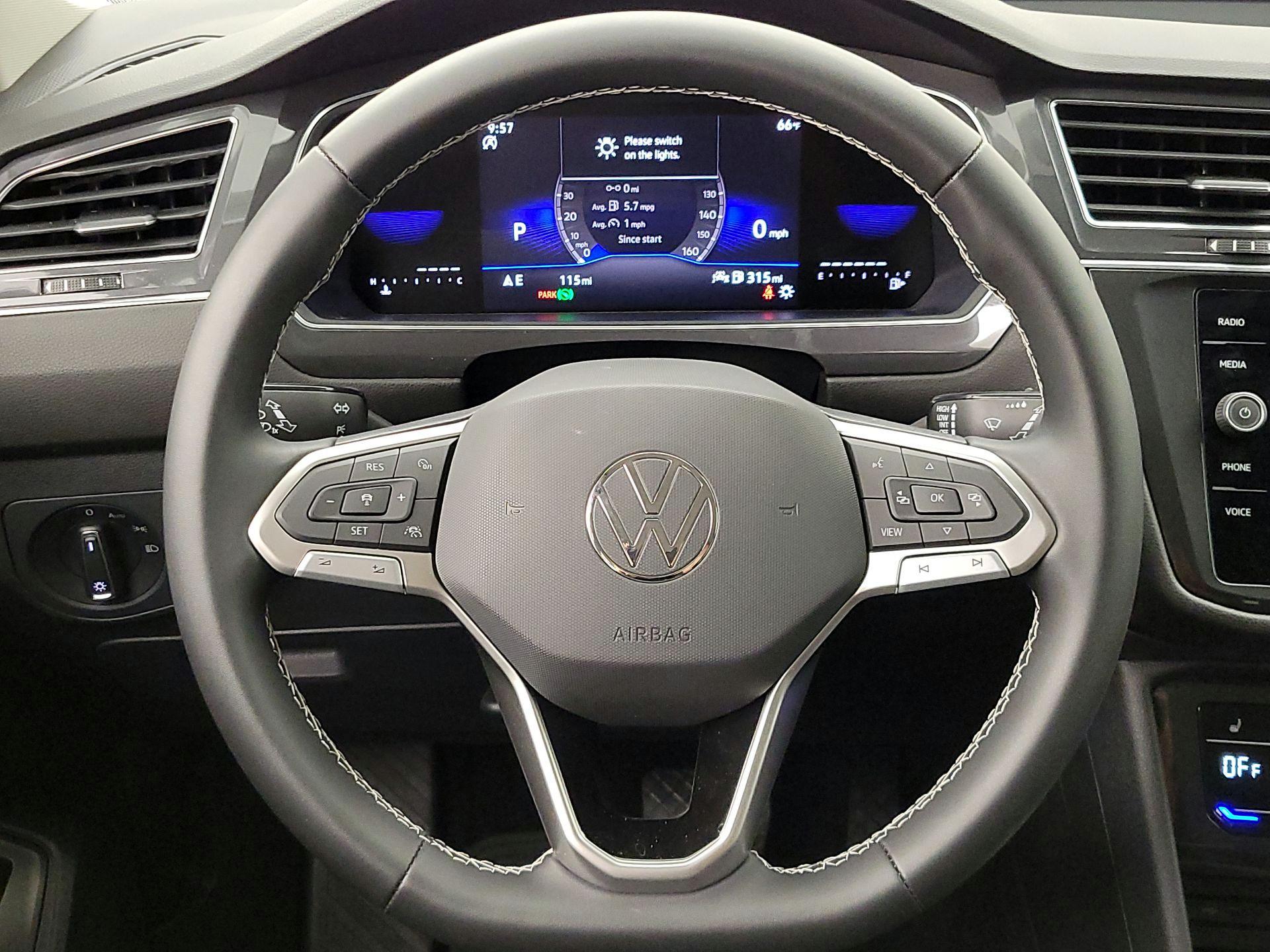 Thumbnail: 2023 Volkswagen Tiguan - 10