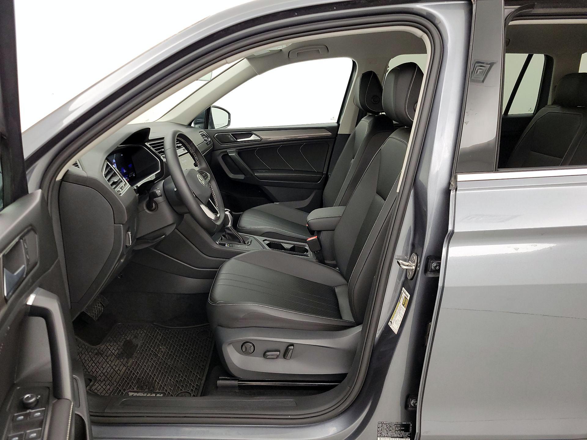 Thumbnail: 2023 Volkswagen Tiguan - 11