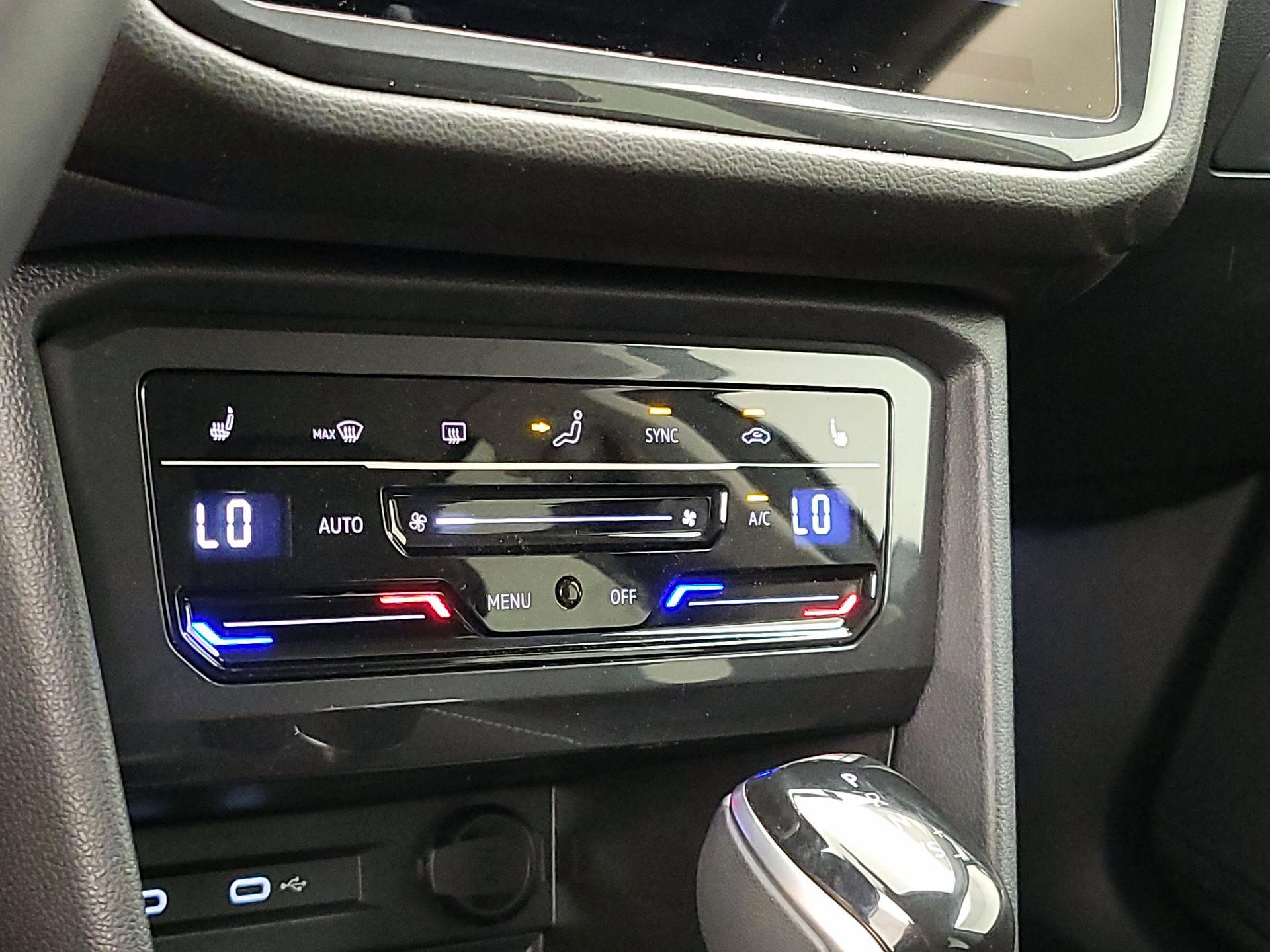 Thumbnail: 2023 Volkswagen Tiguan - 16