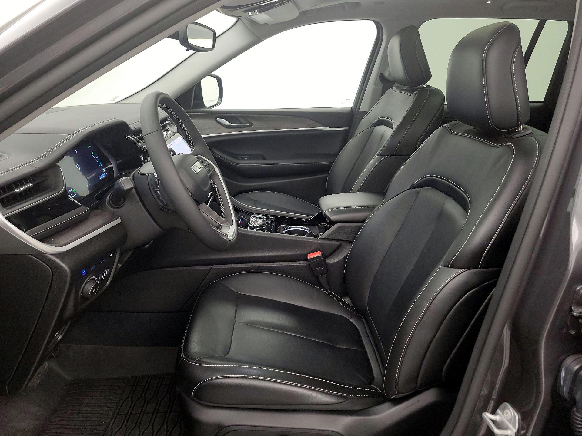 Thumbnail: 2022 Jeep Grand Cherokee - 11