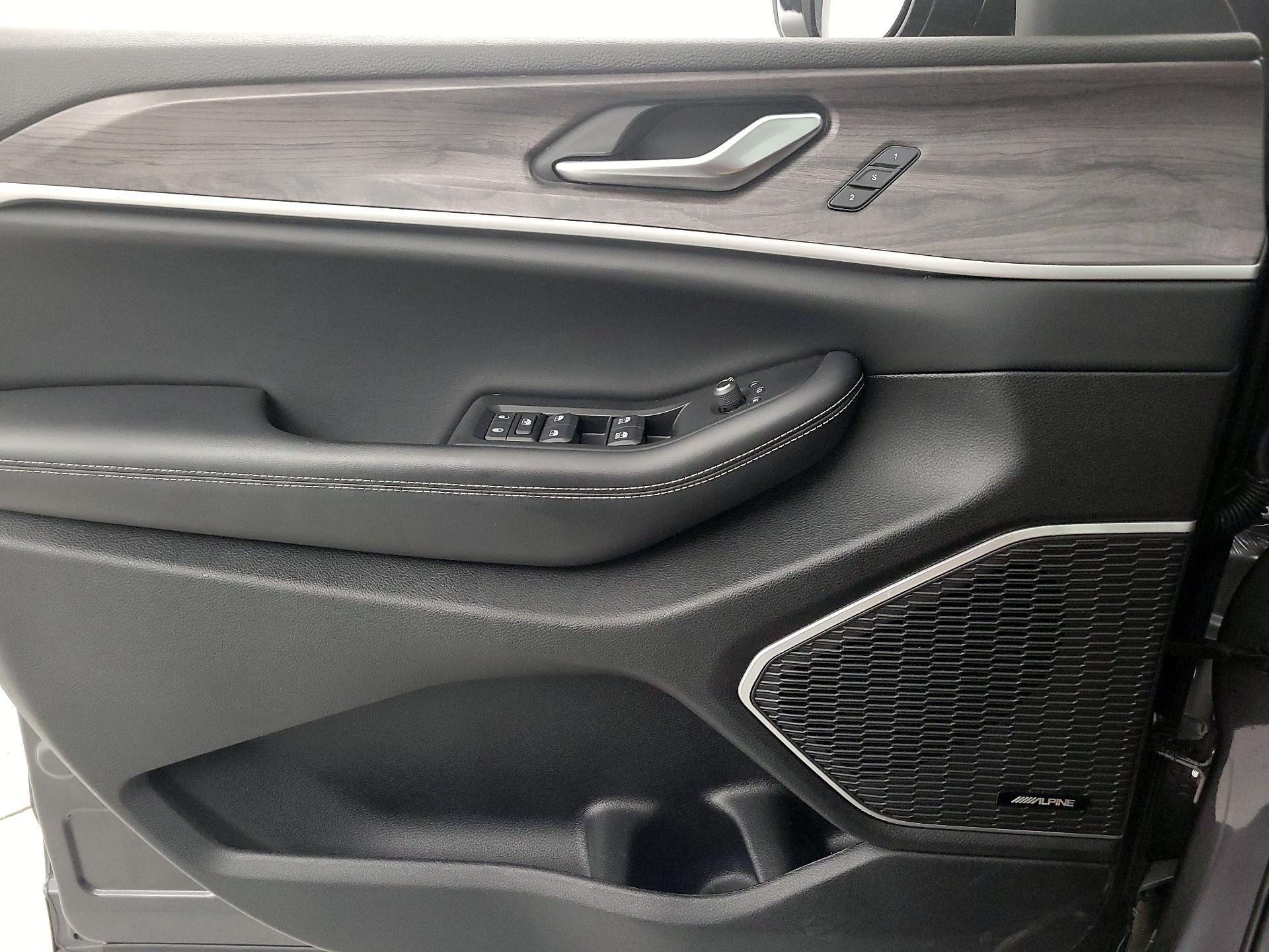 Thumbnail: 2022 Jeep Grand Cherokee - 12