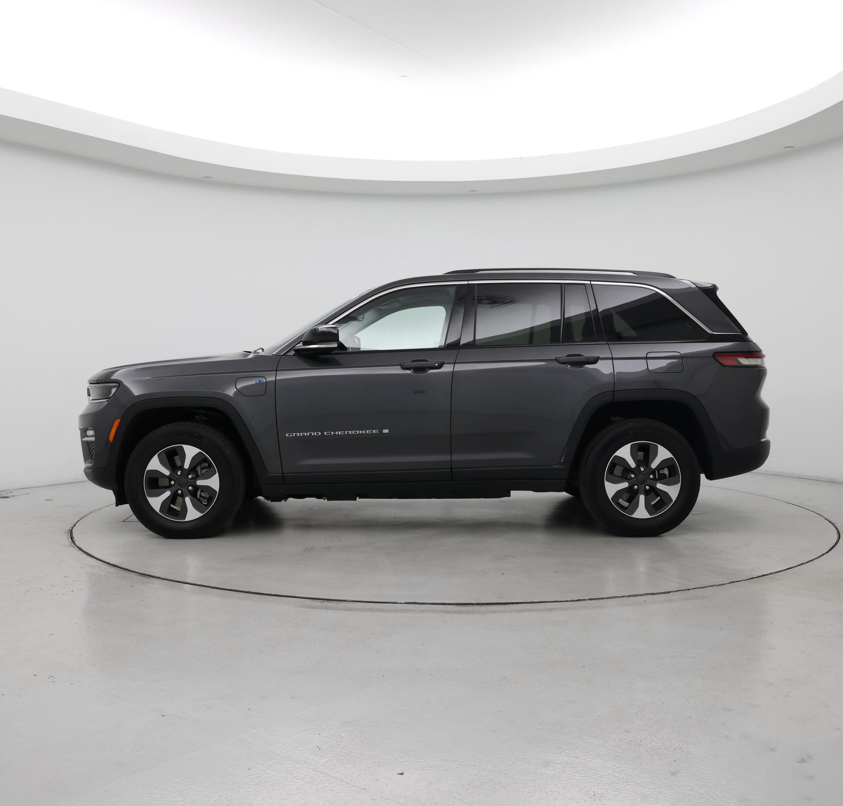 Thumbnail: 2022 Jeep Grand Cherokee - 3
