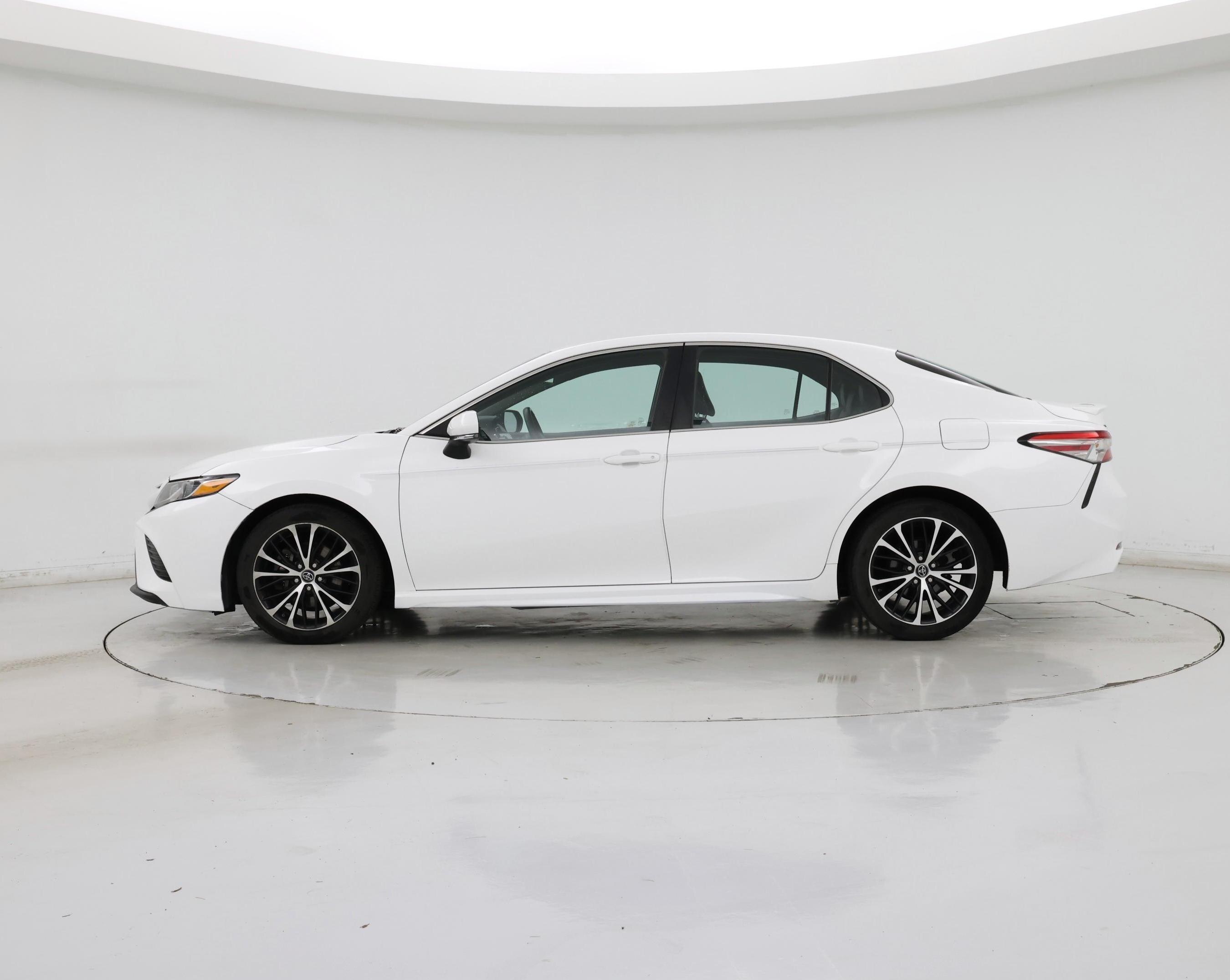 Thumbnail: 2018 Toyota Camry - 3