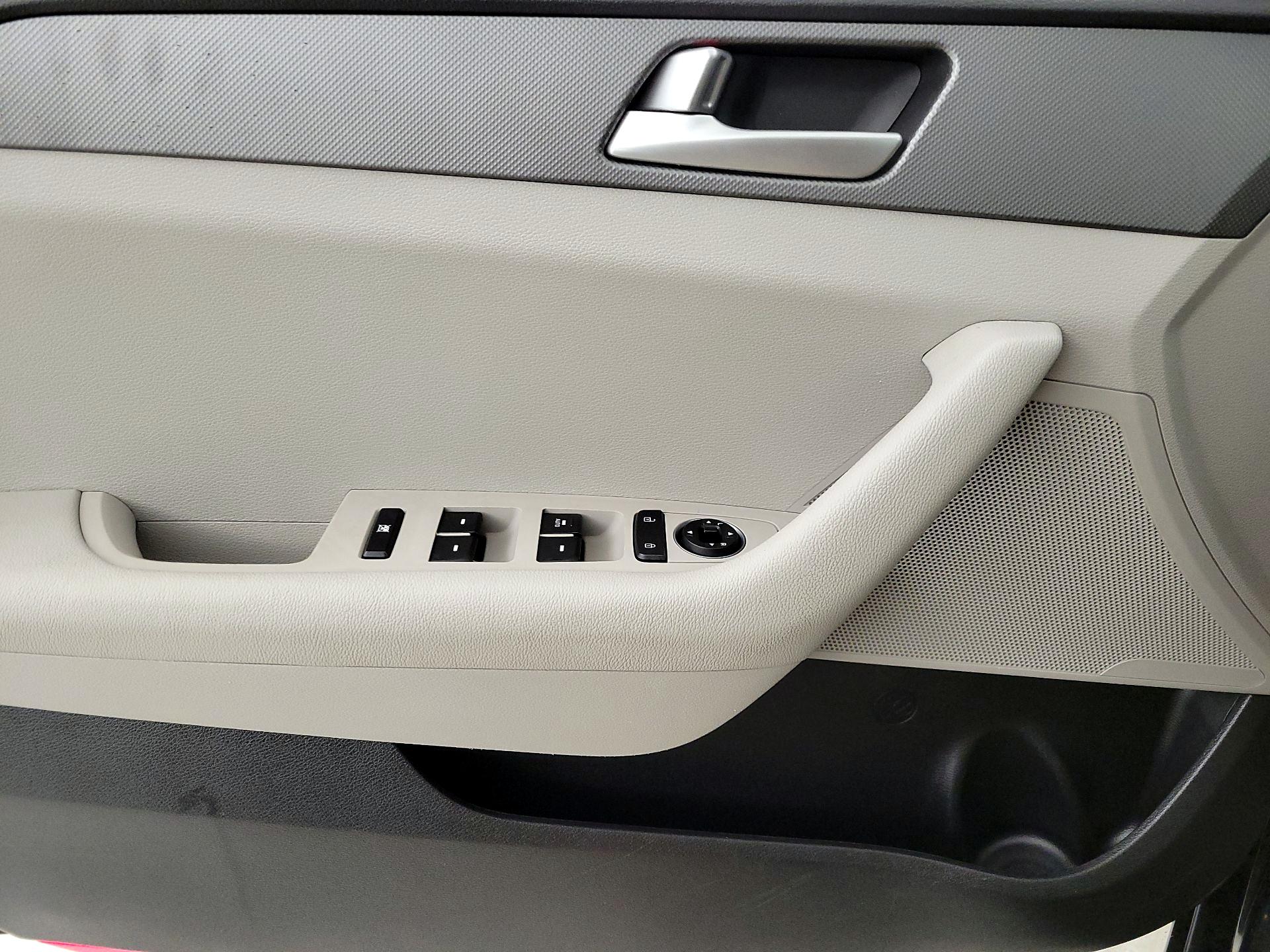 Thumbnail: 2016 Hyundai Sonata - 12