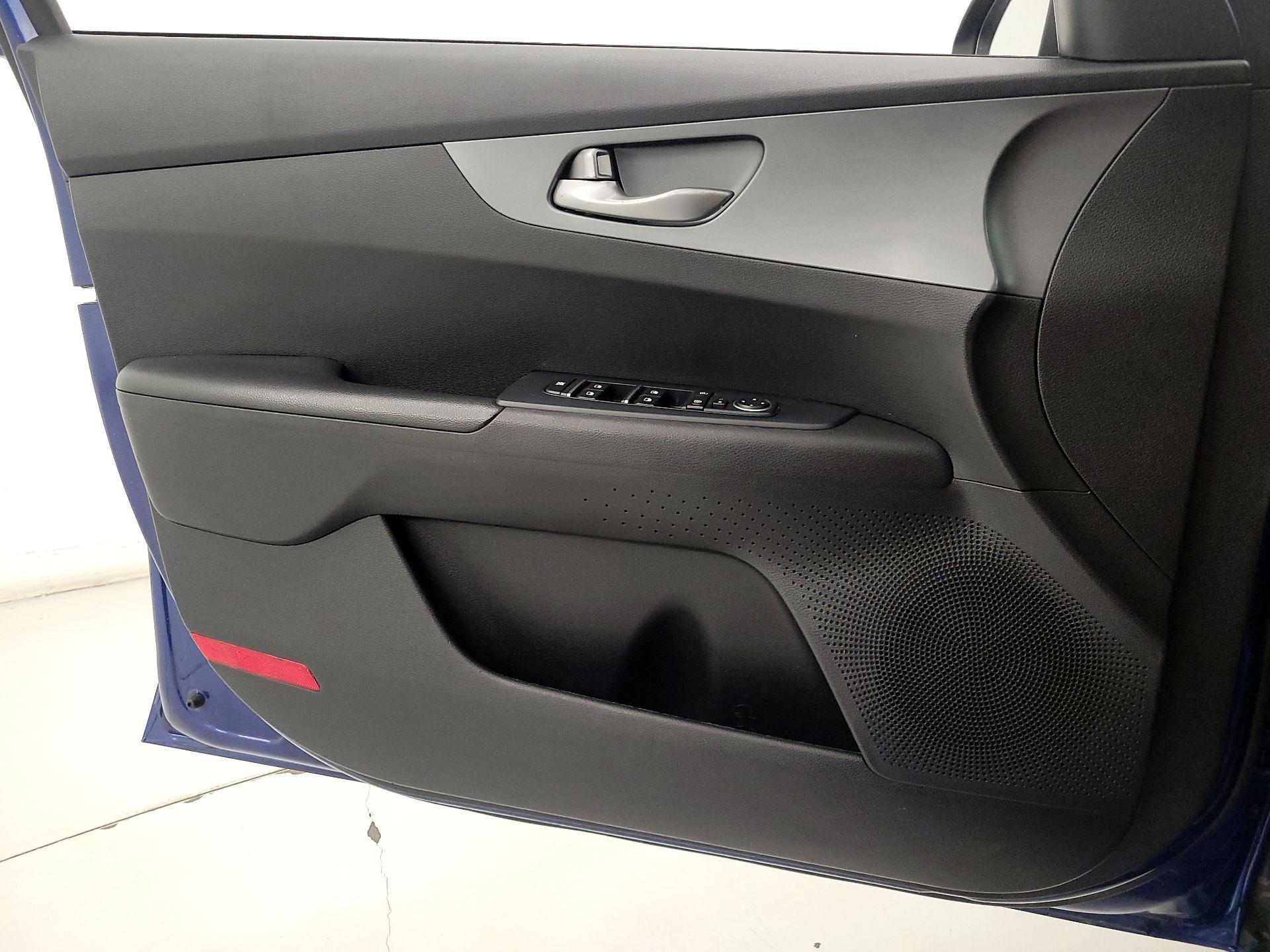 Thumbnail: 2020 Kia Forte - 12