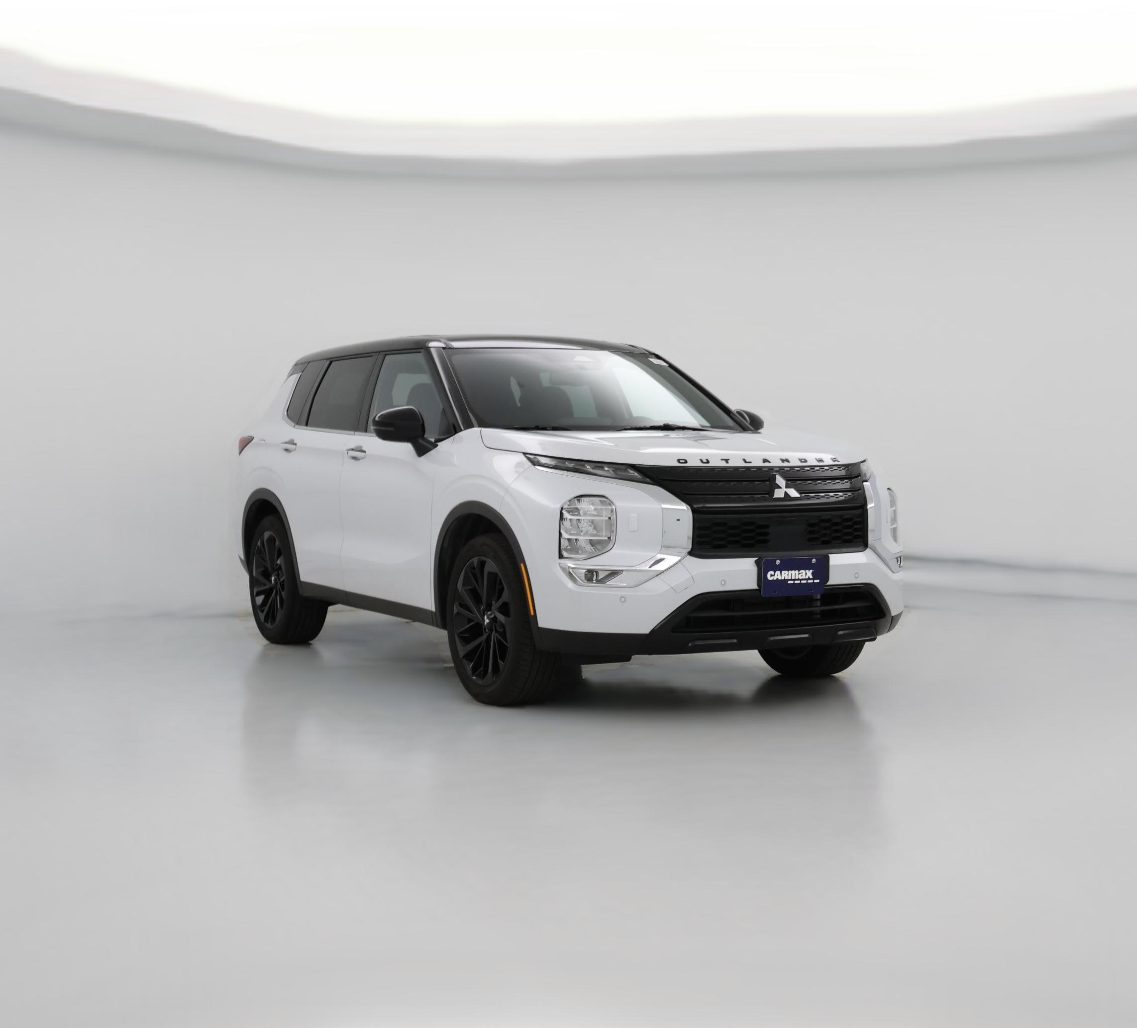 Thumbnail: 2023 Mitsubishi Outlander - 1
