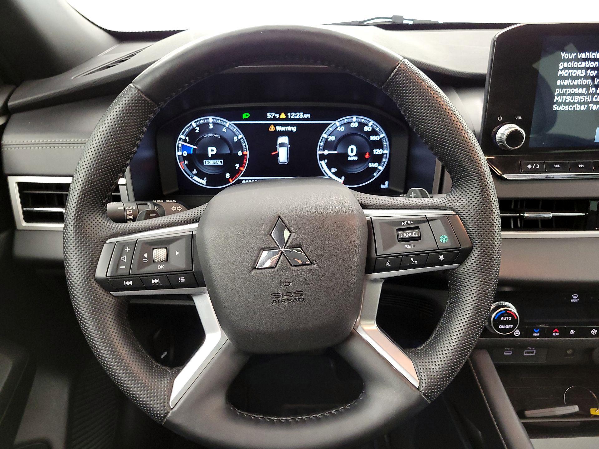 Thumbnail: 2023 Mitsubishi Outlander - 10