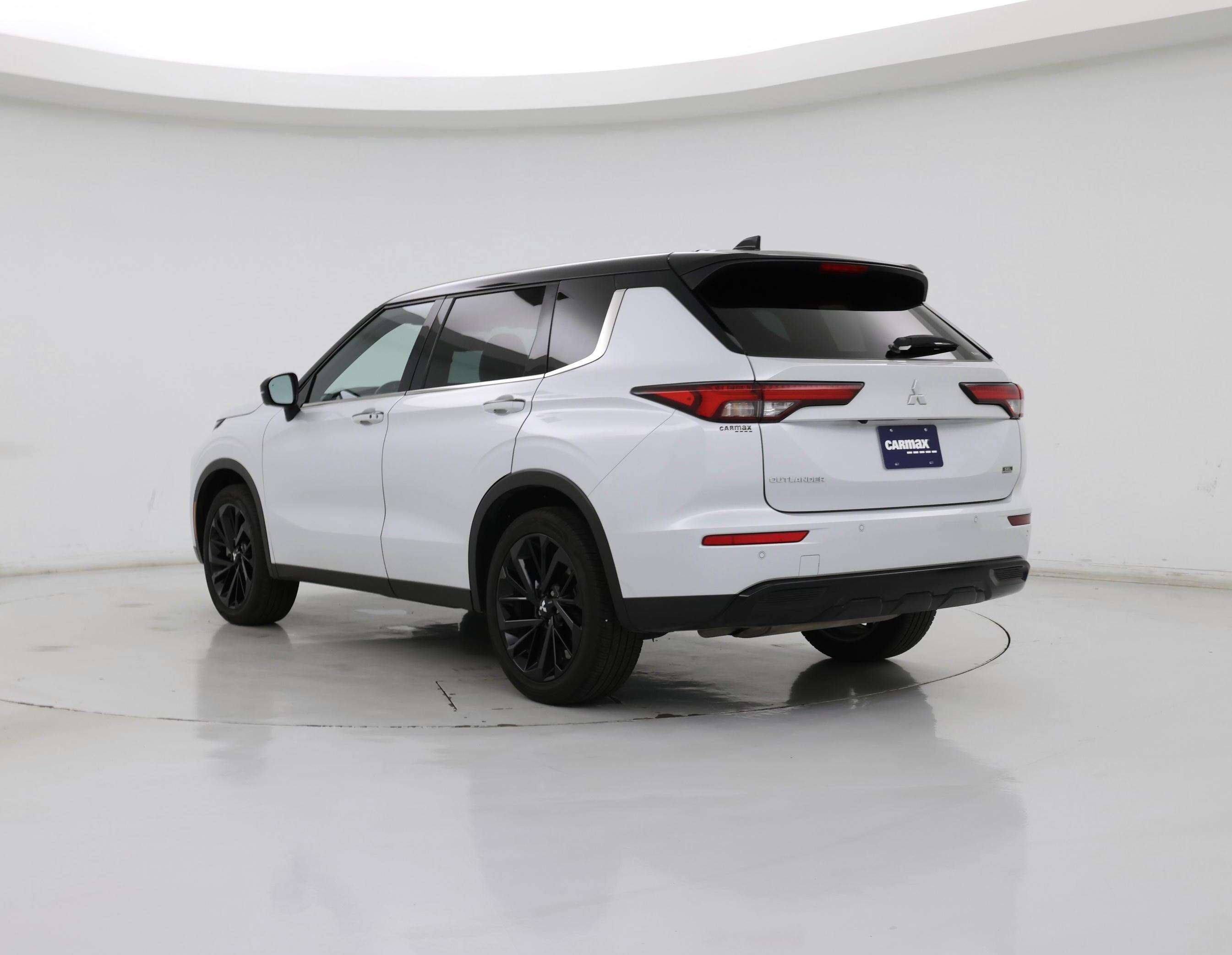 Thumbnail: 2023 Mitsubishi Outlander - 2