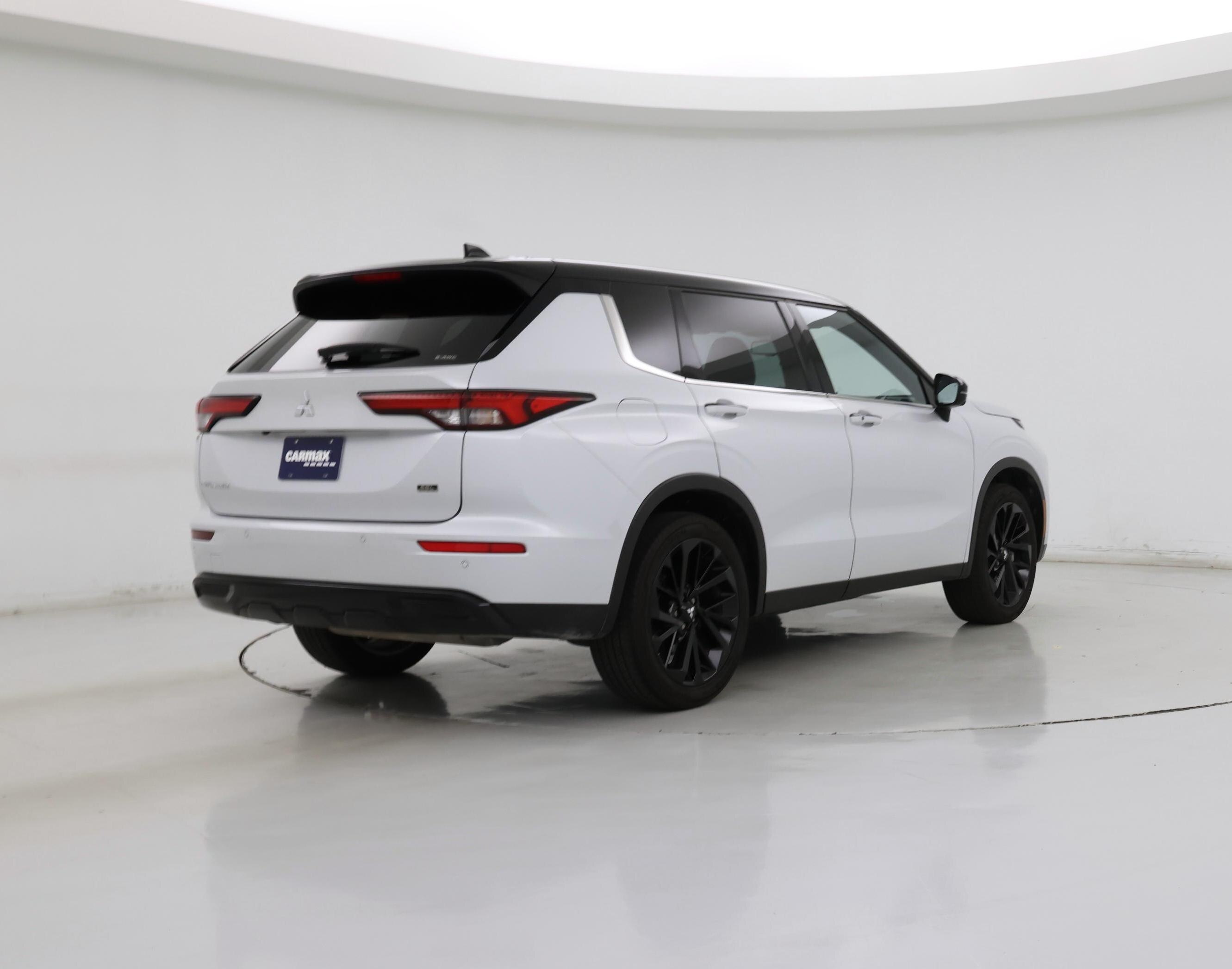 Thumbnail: 2023 Mitsubishi Outlander - 8