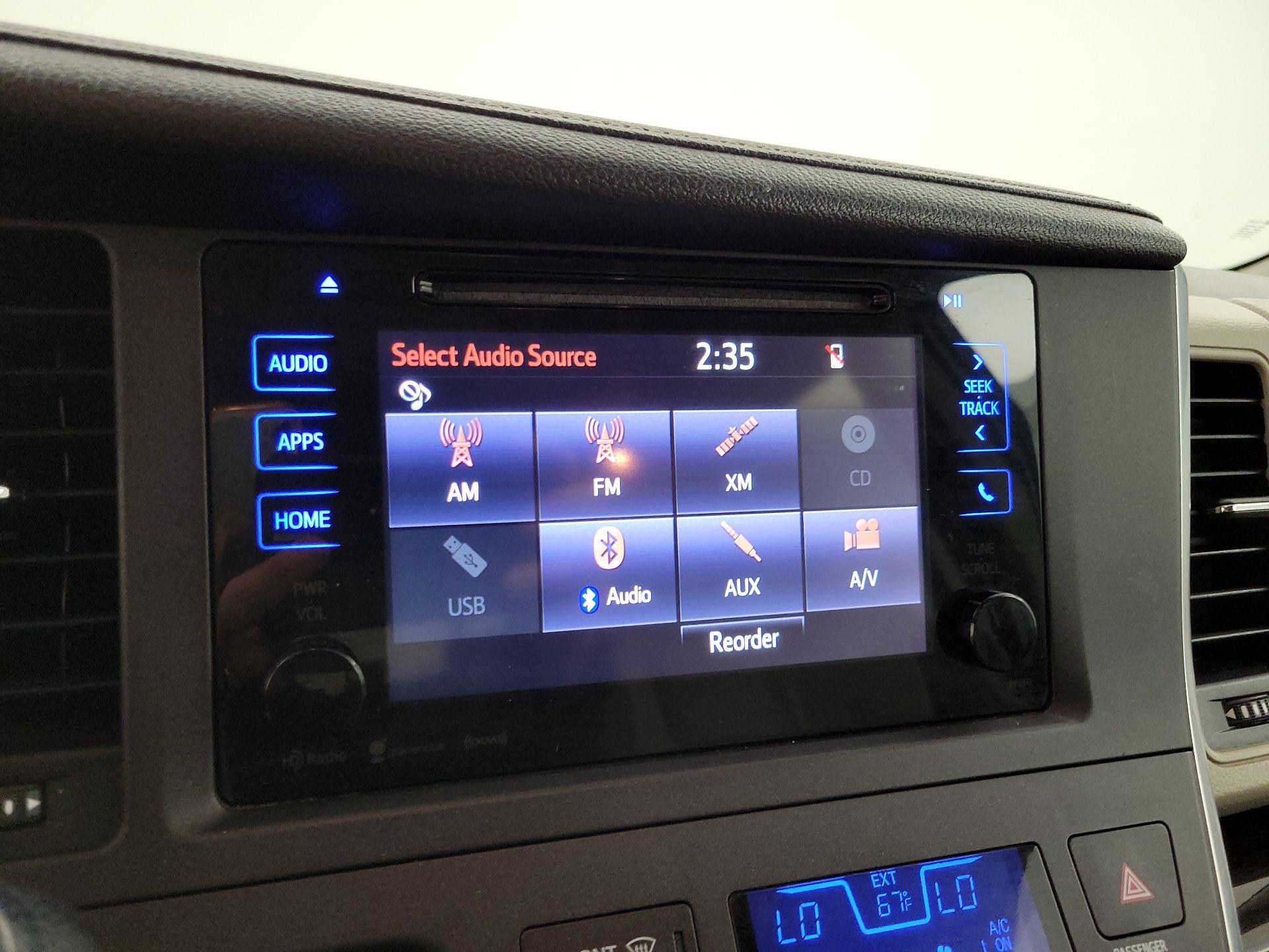 Thumbnail: 2016 Toyota Sienna - 15
