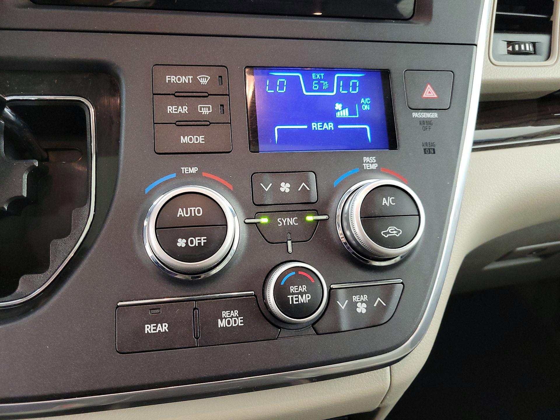 Thumbnail: 2016 Toyota Sienna - 16