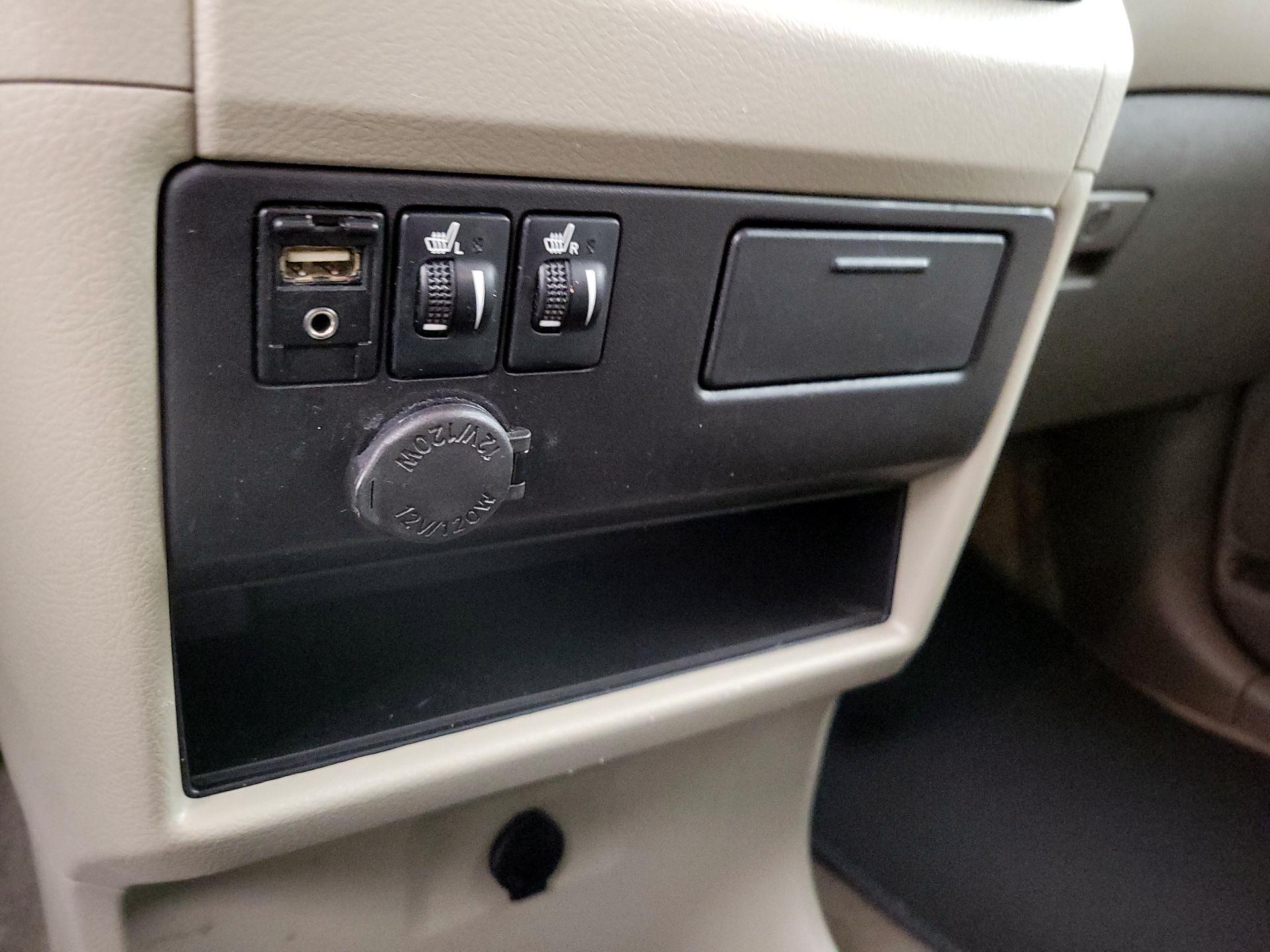 Thumbnail: 2016 Toyota Sienna - 18
