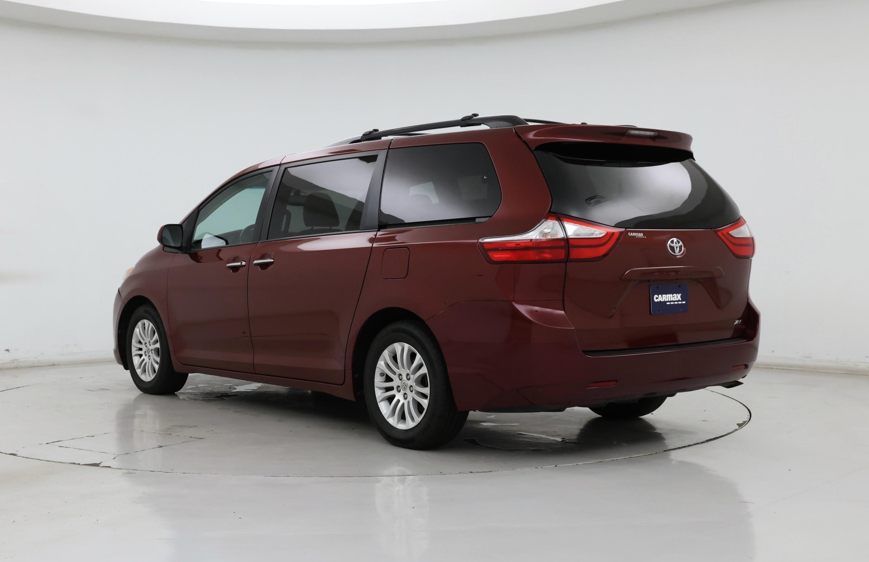 Thumbnail: 2016 Toyota Sienna - 2