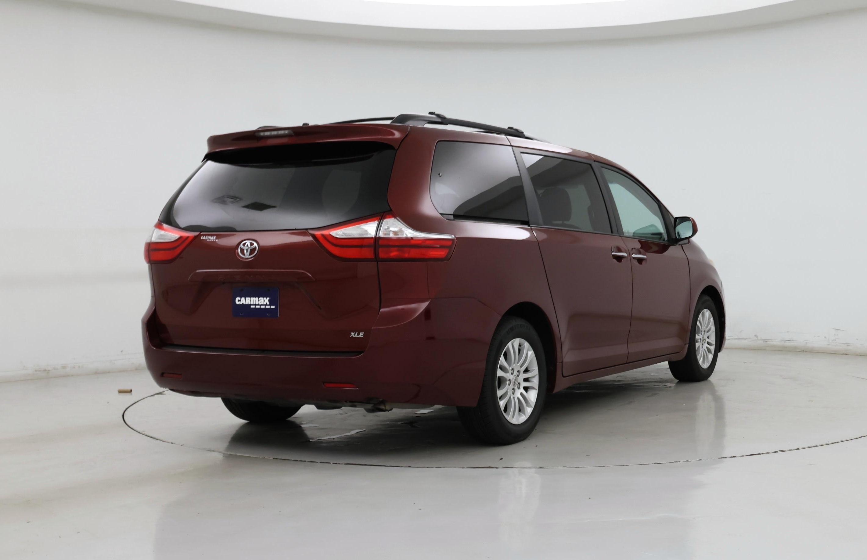 Thumbnail: 2016 Toyota Sienna - 8