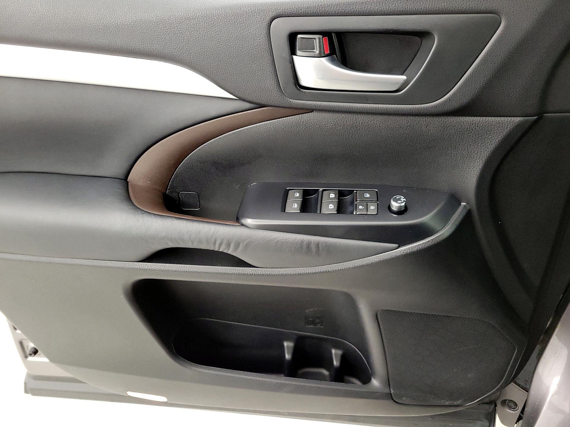 Thumbnail: 2014 Toyota Highlander - 12