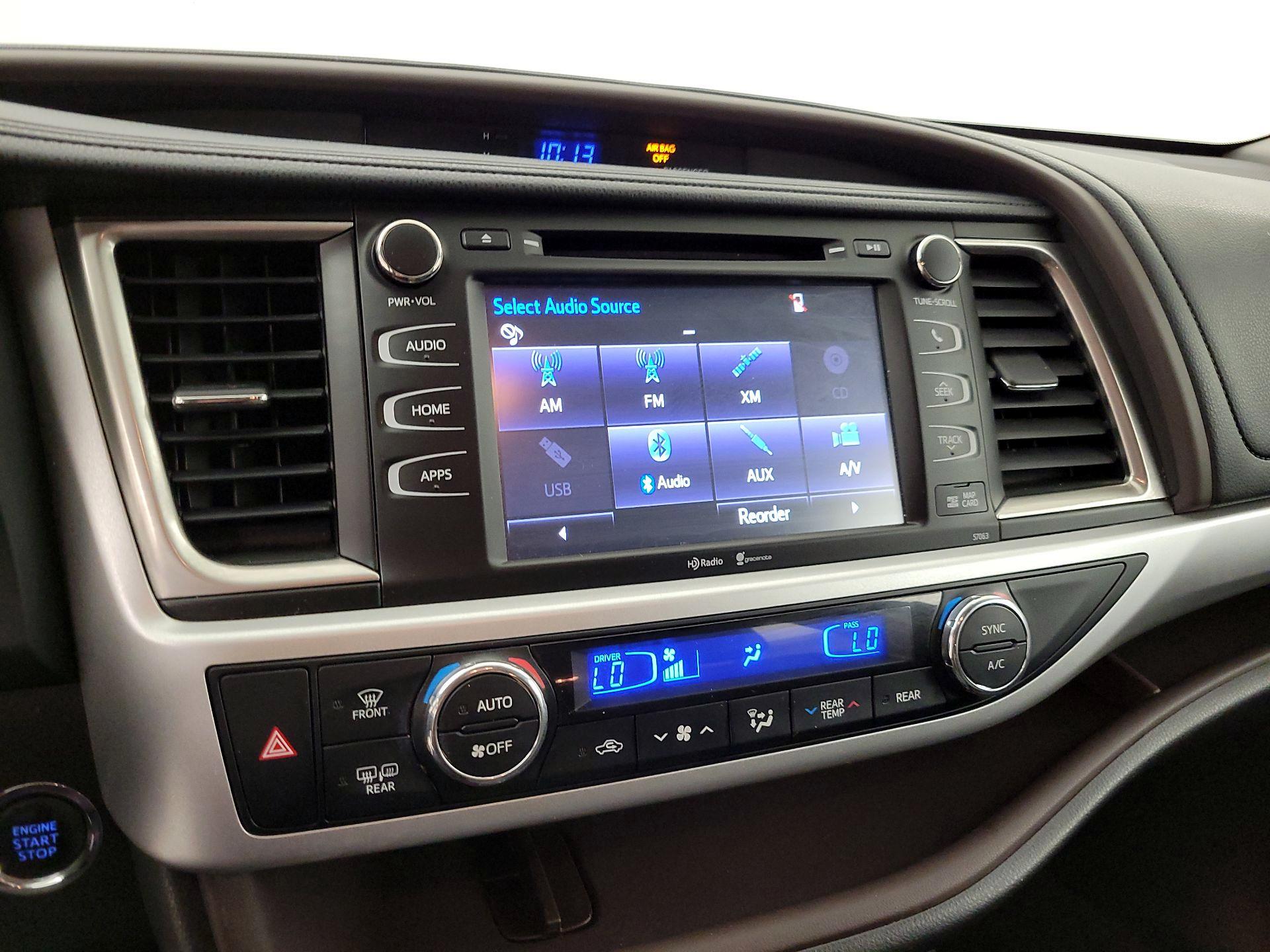 Thumbnail: 2014 Toyota Highlander - 16