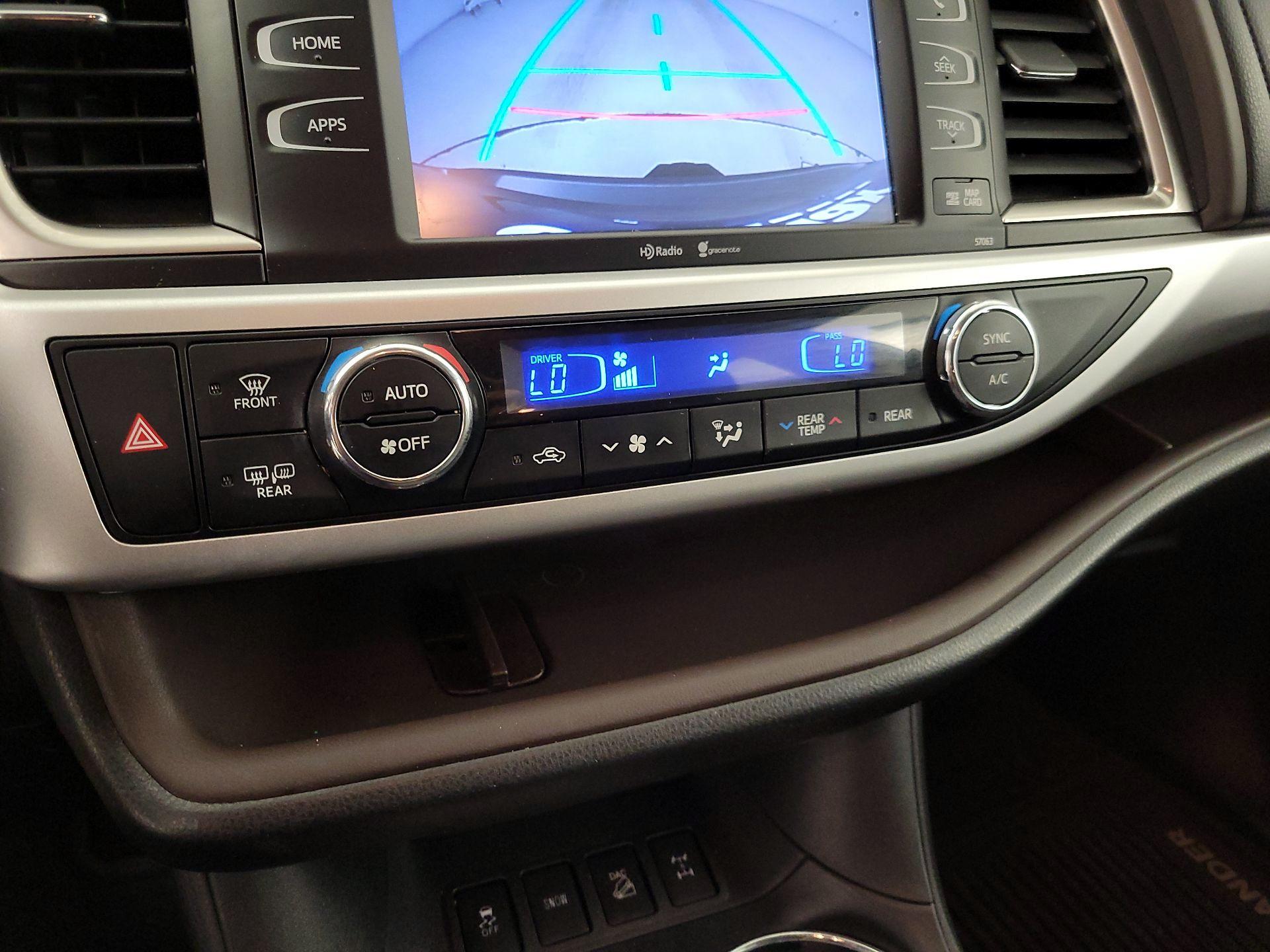 Thumbnail: 2014 Toyota Highlander - 17