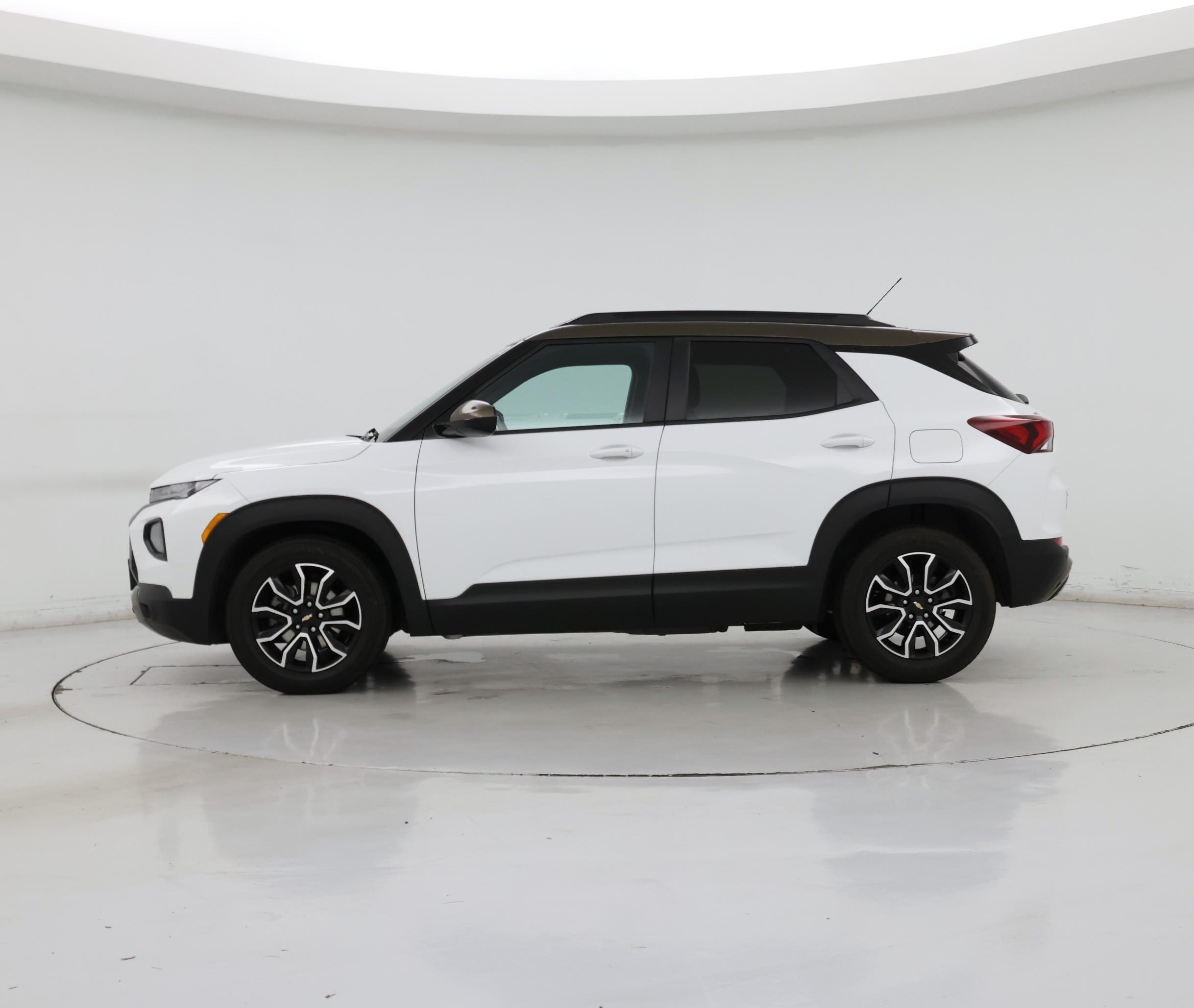 Thumbnail: 2021 Chevrolet TrailBlazer - 3