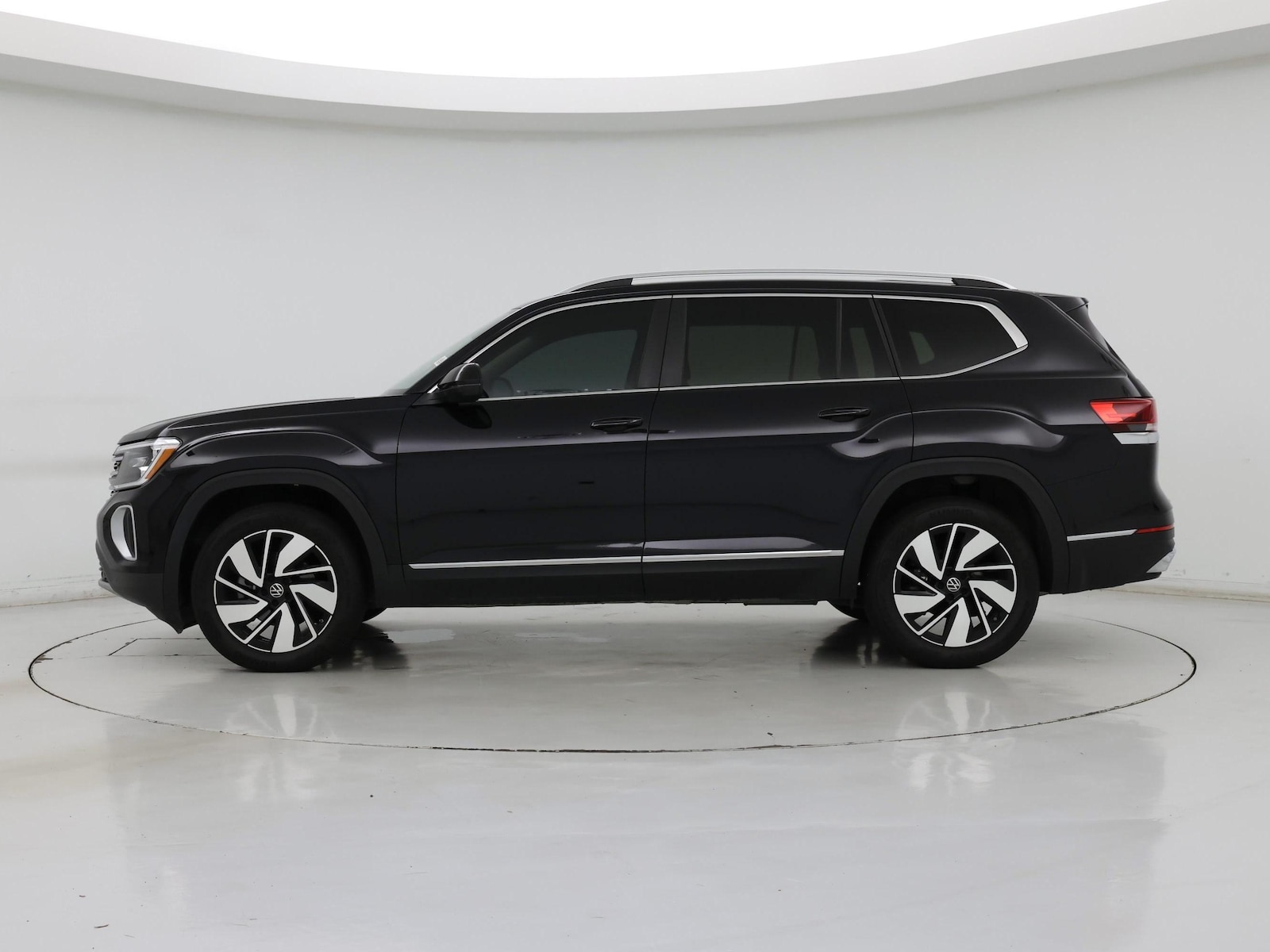 Image 4 of 2024 Volkswagen Atlas SEL